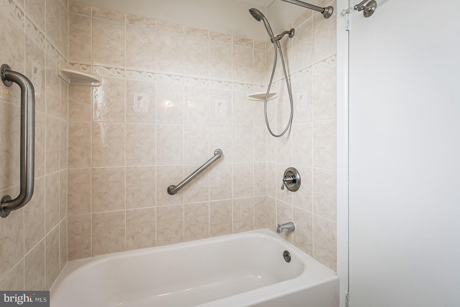 RIVERWOOD PARK - Residential Lease