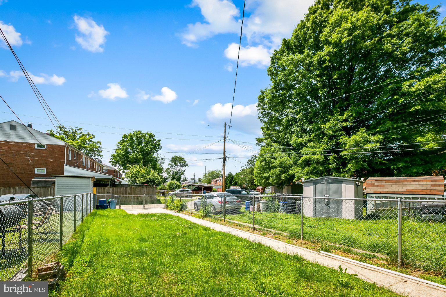 RIVERWOOD PARK - Residential Lease