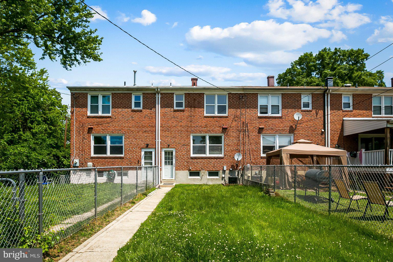 RIVERWOOD PARK - Residential Lease