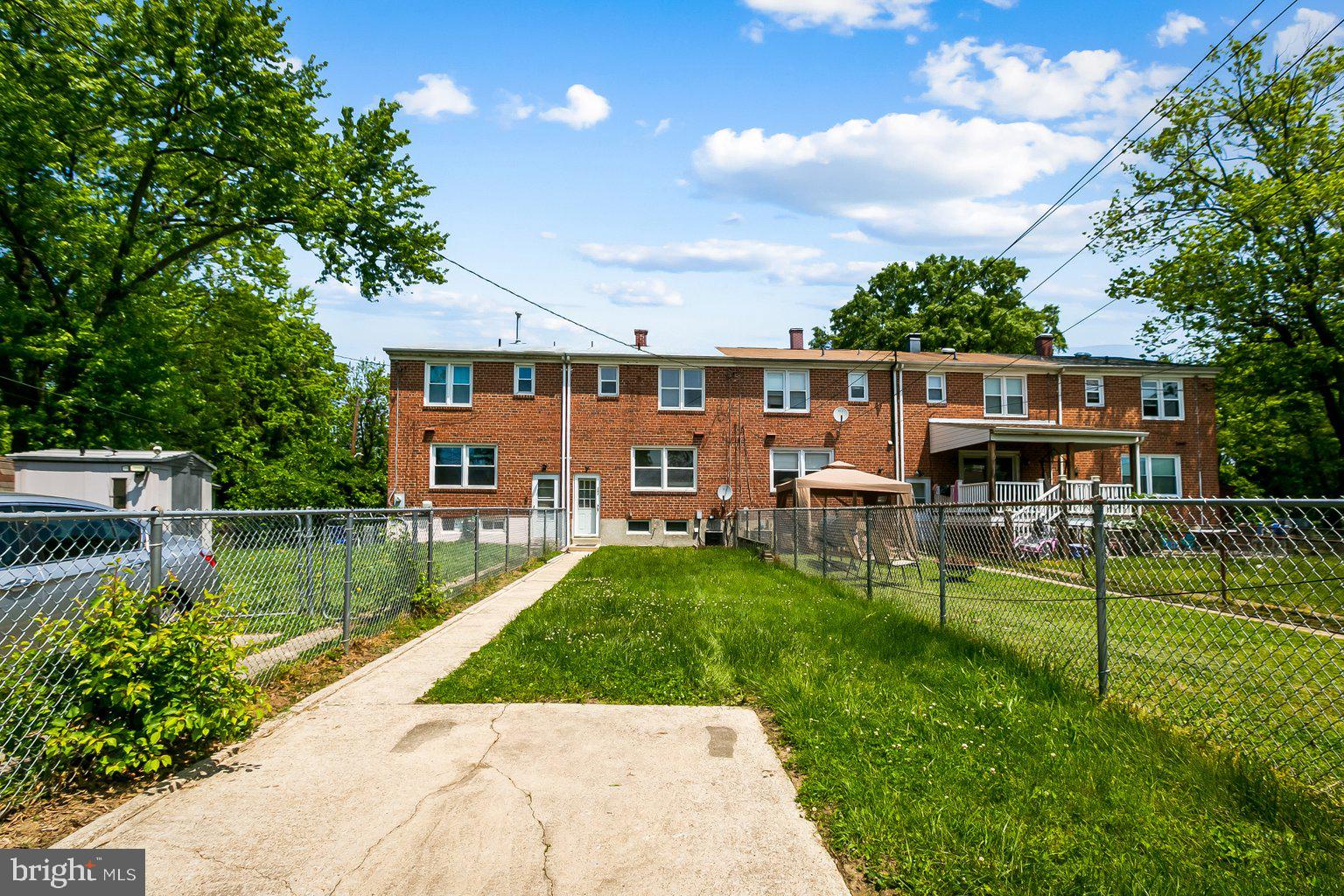 RIVERWOOD PARK - Residential Lease