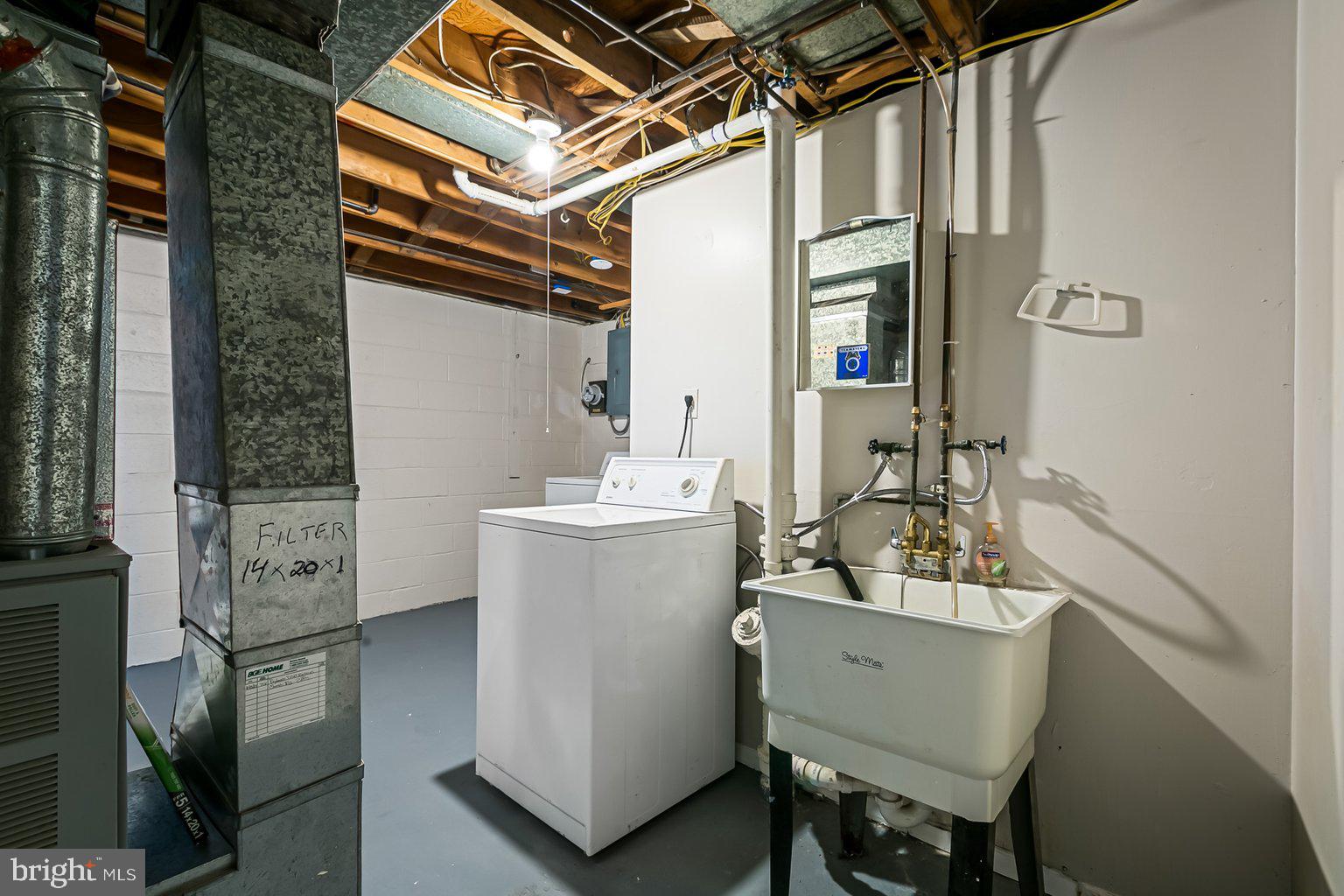 RIVERWOOD PARK - Residential Lease