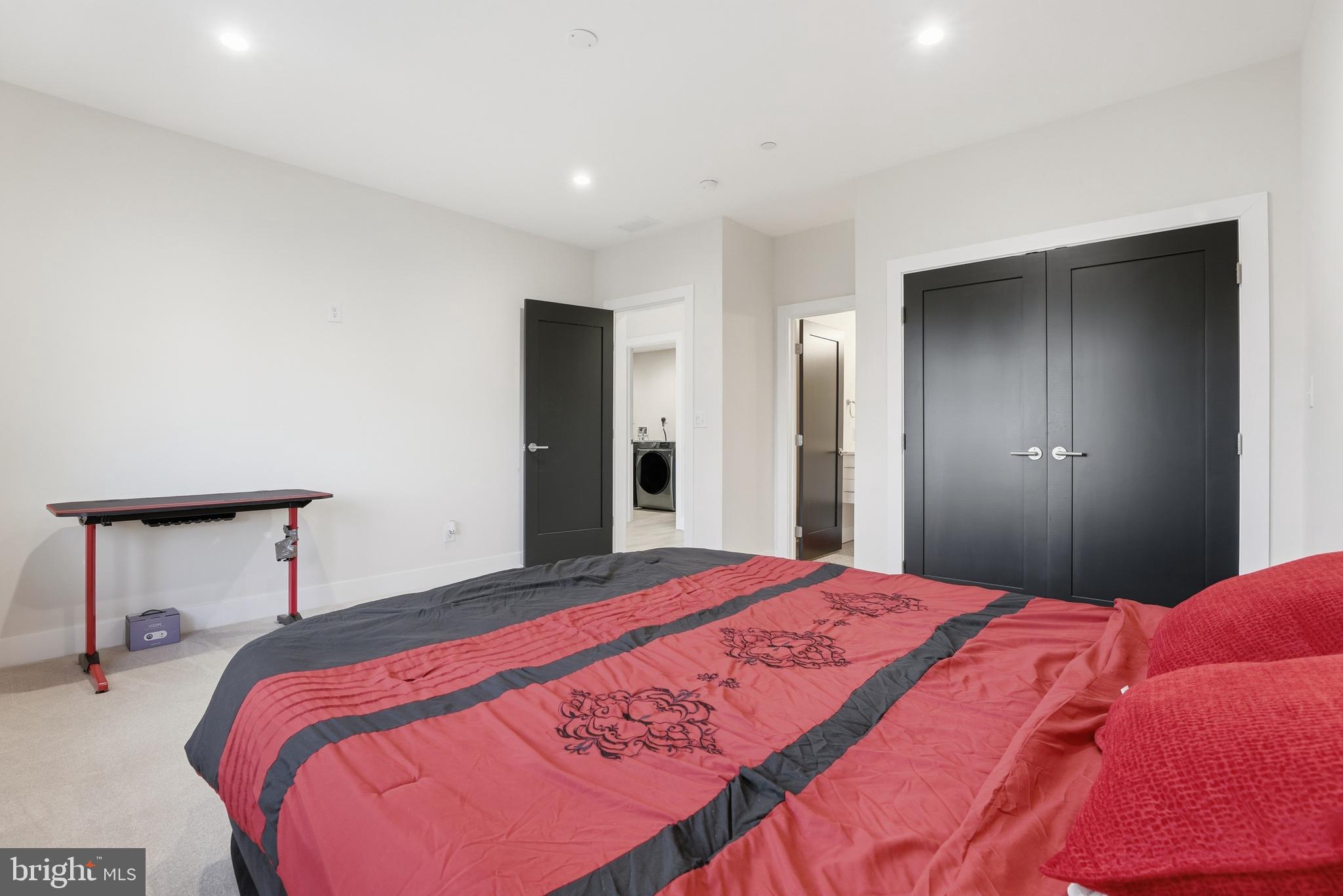 LYNCH POINT - Residential