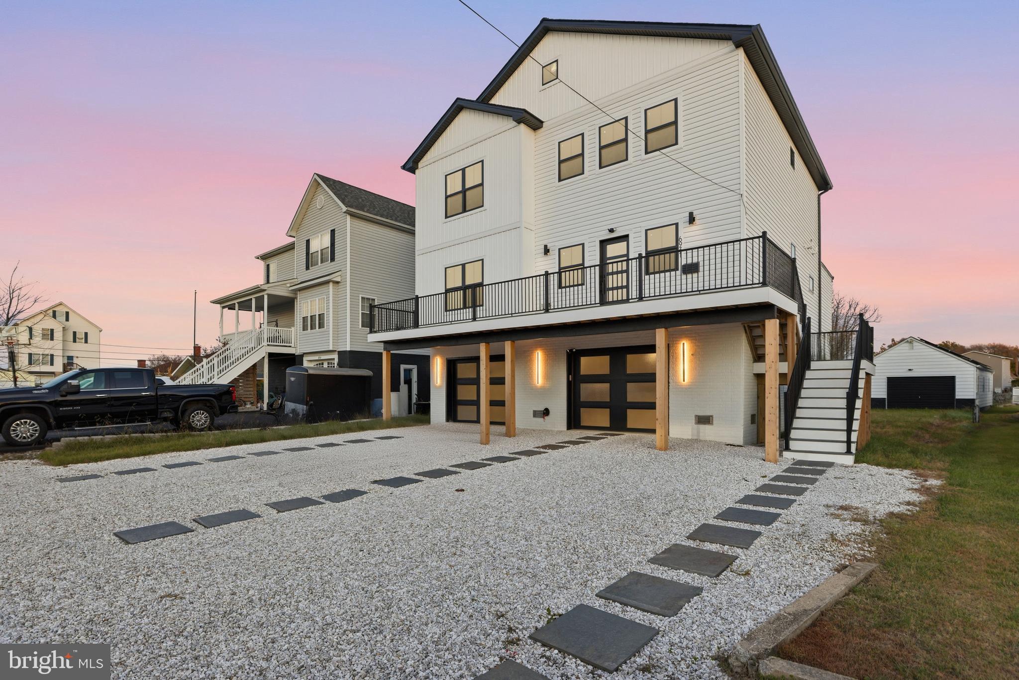 LYNCH POINT - Residential