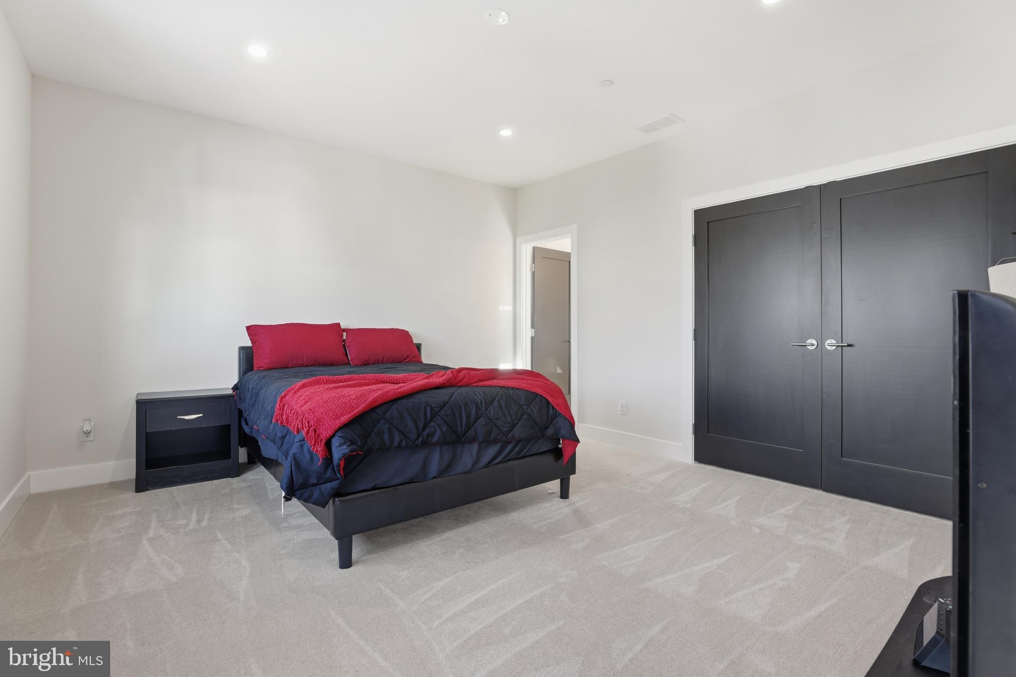 LYNCH POINT - Residential