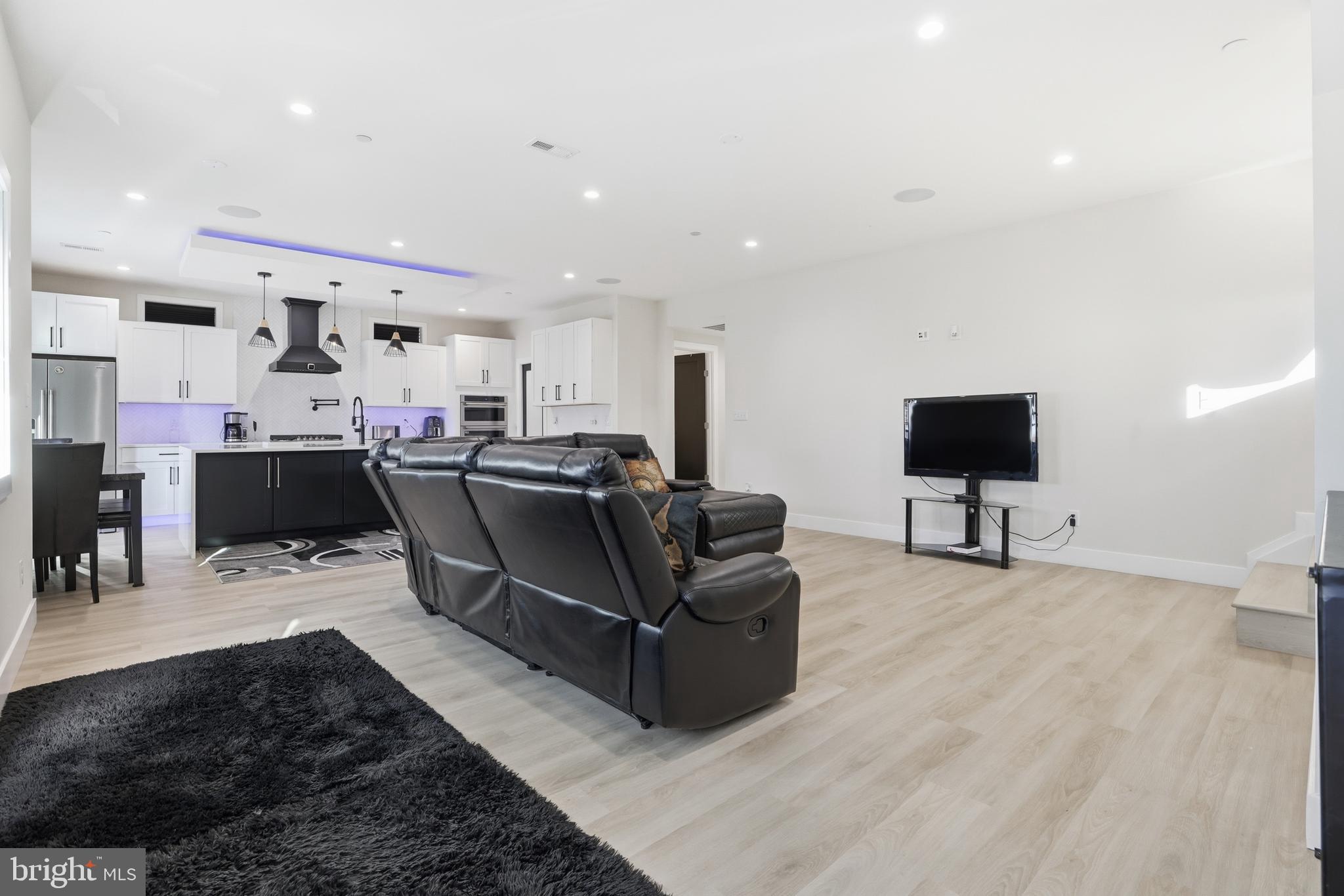 LYNCH POINT - Residential