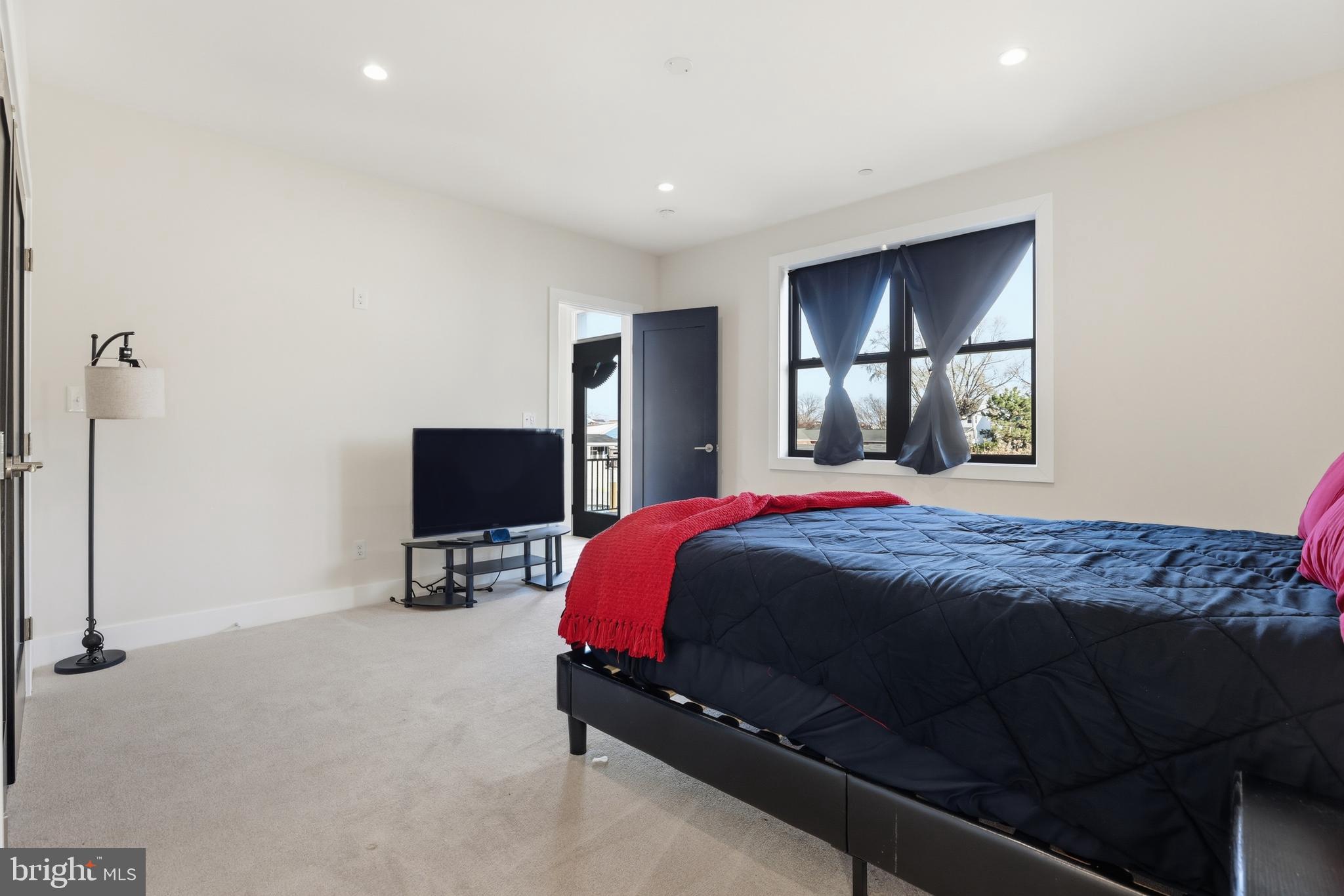 LYNCH POINT - Residential