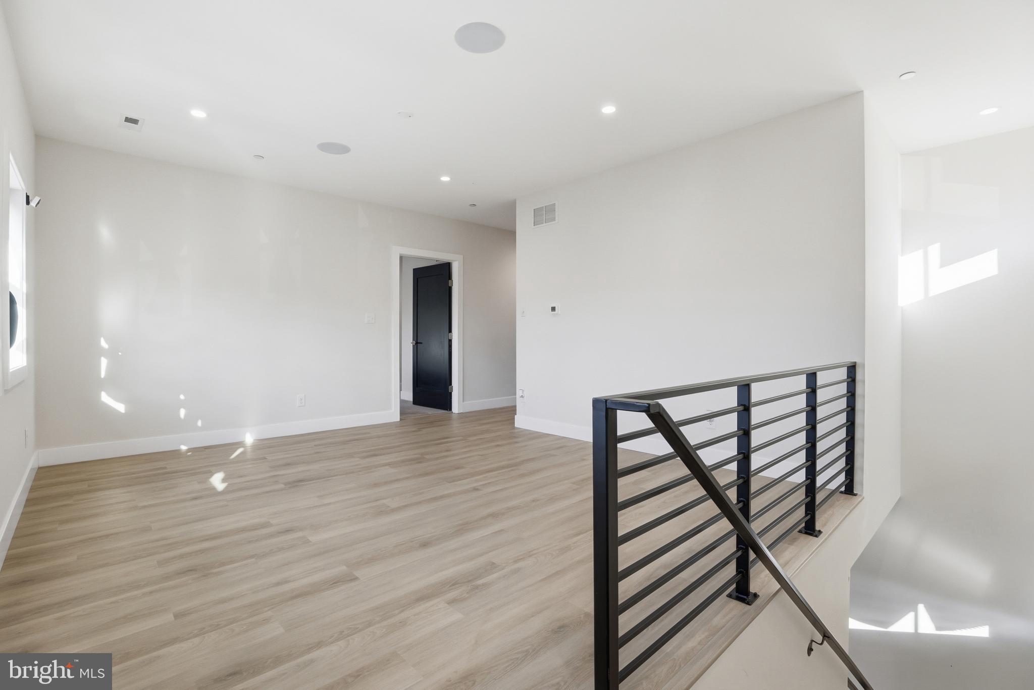 LYNCH POINT - Residential