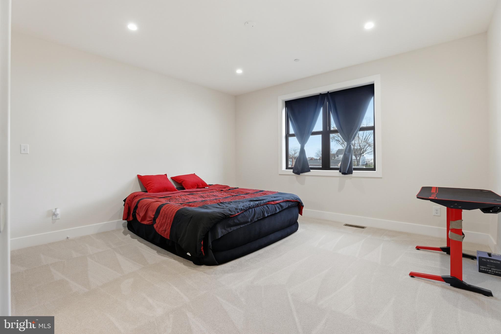 LYNCH POINT - Residential