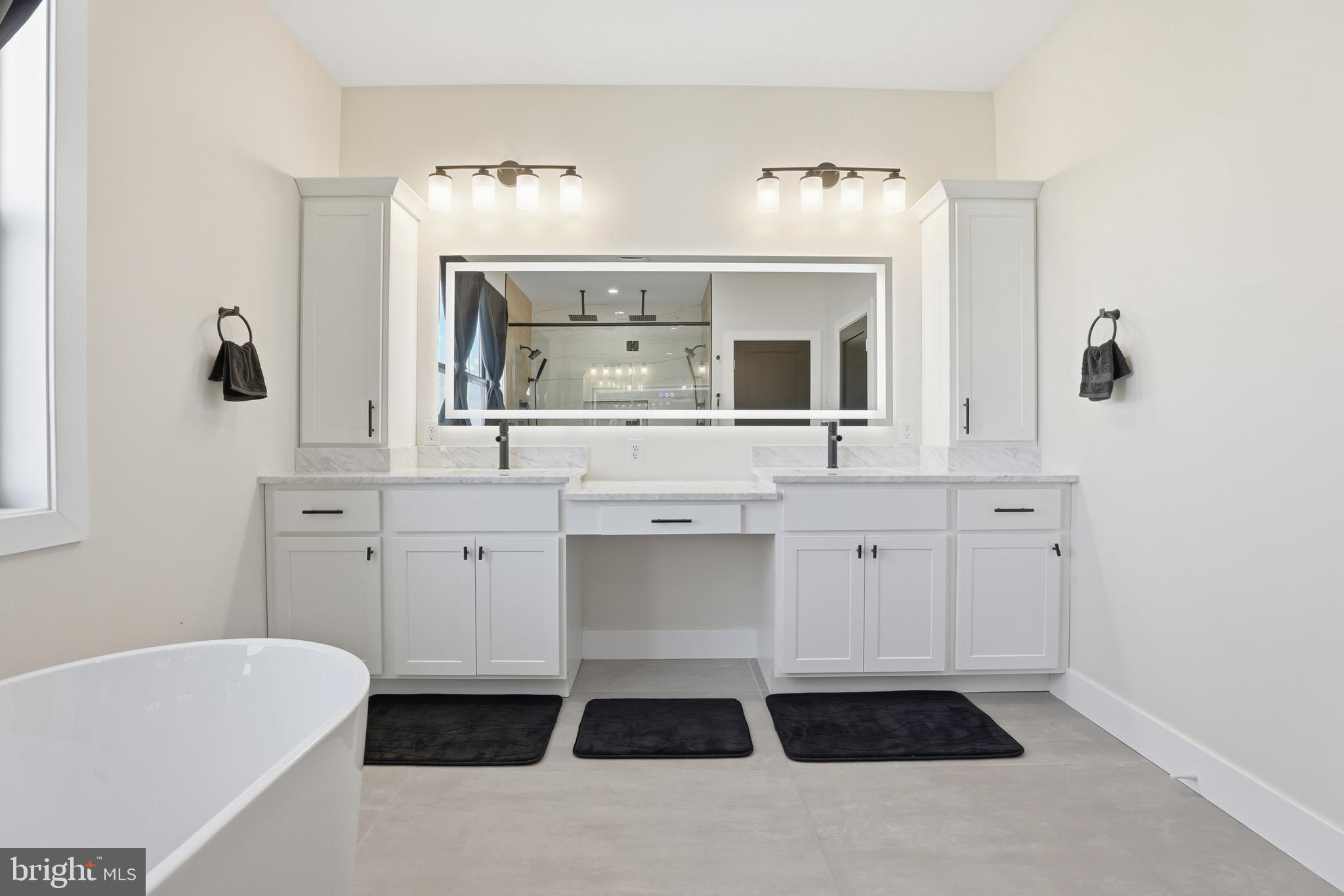 LYNCH POINT - Residential