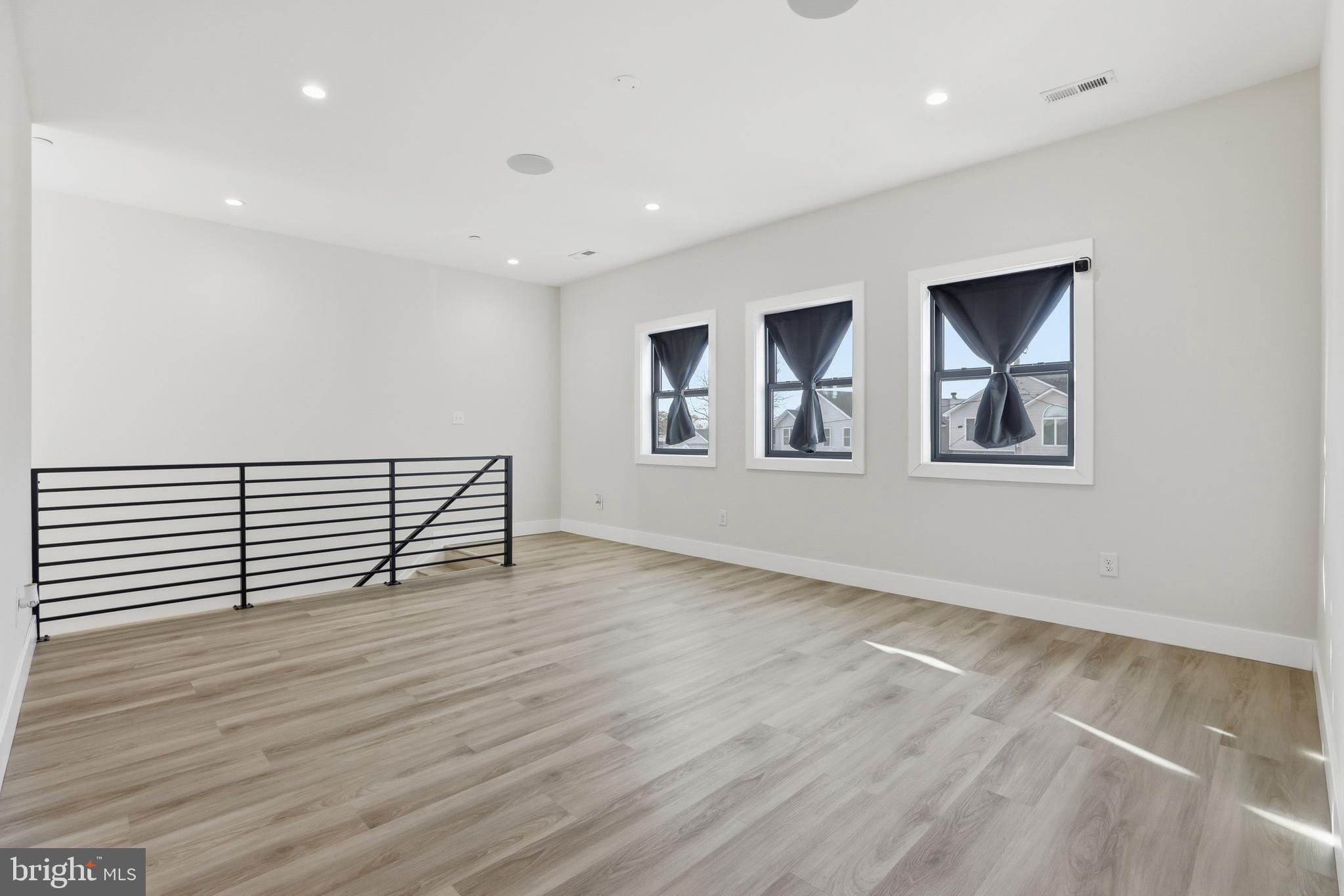 LYNCH POINT - Residential