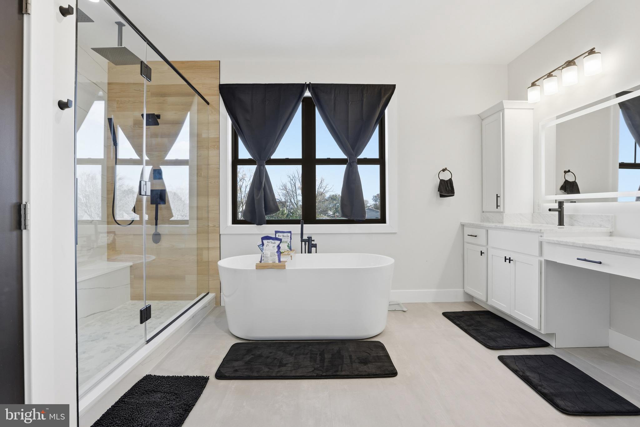 LYNCH POINT - Residential