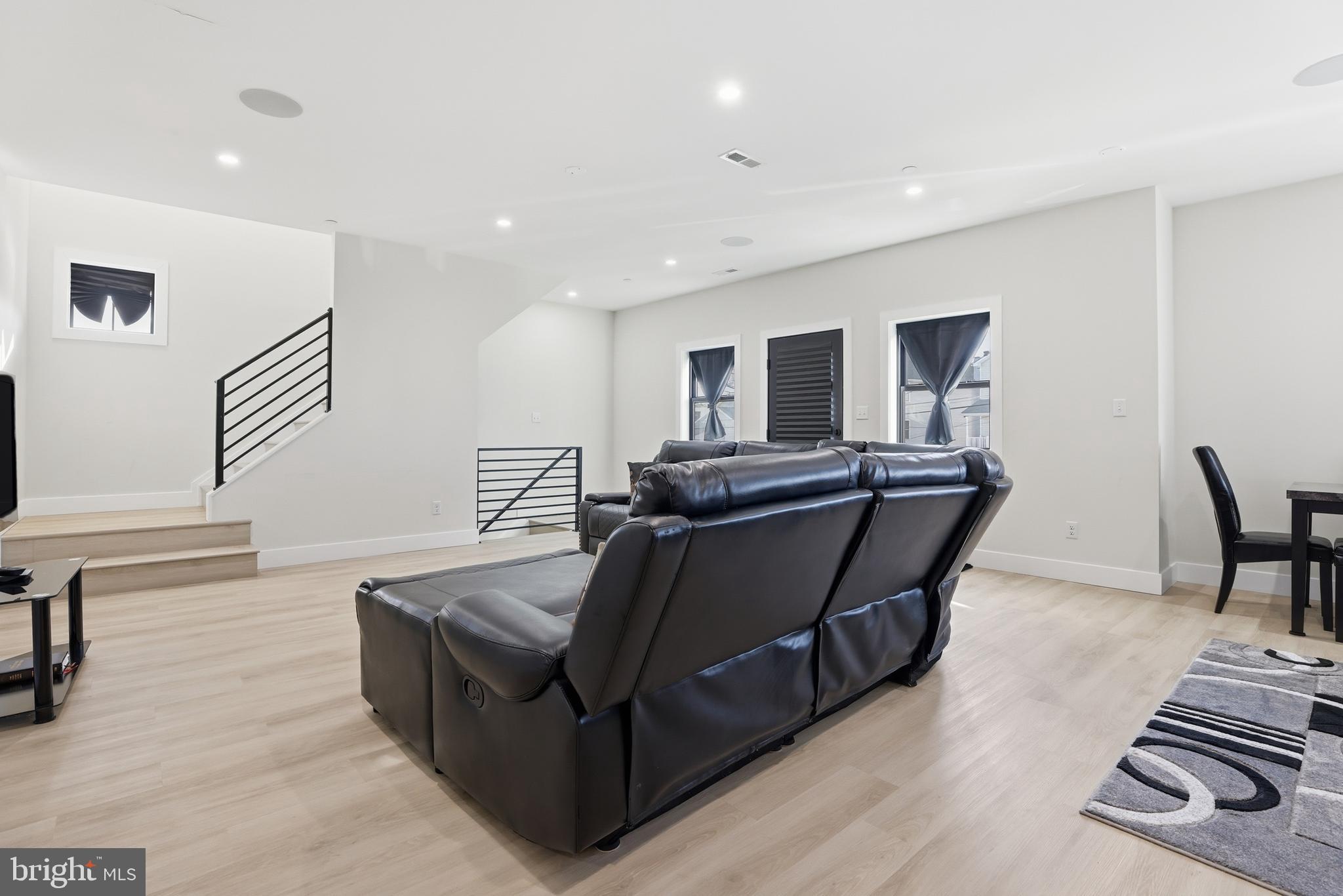 LYNCH POINT - Residential