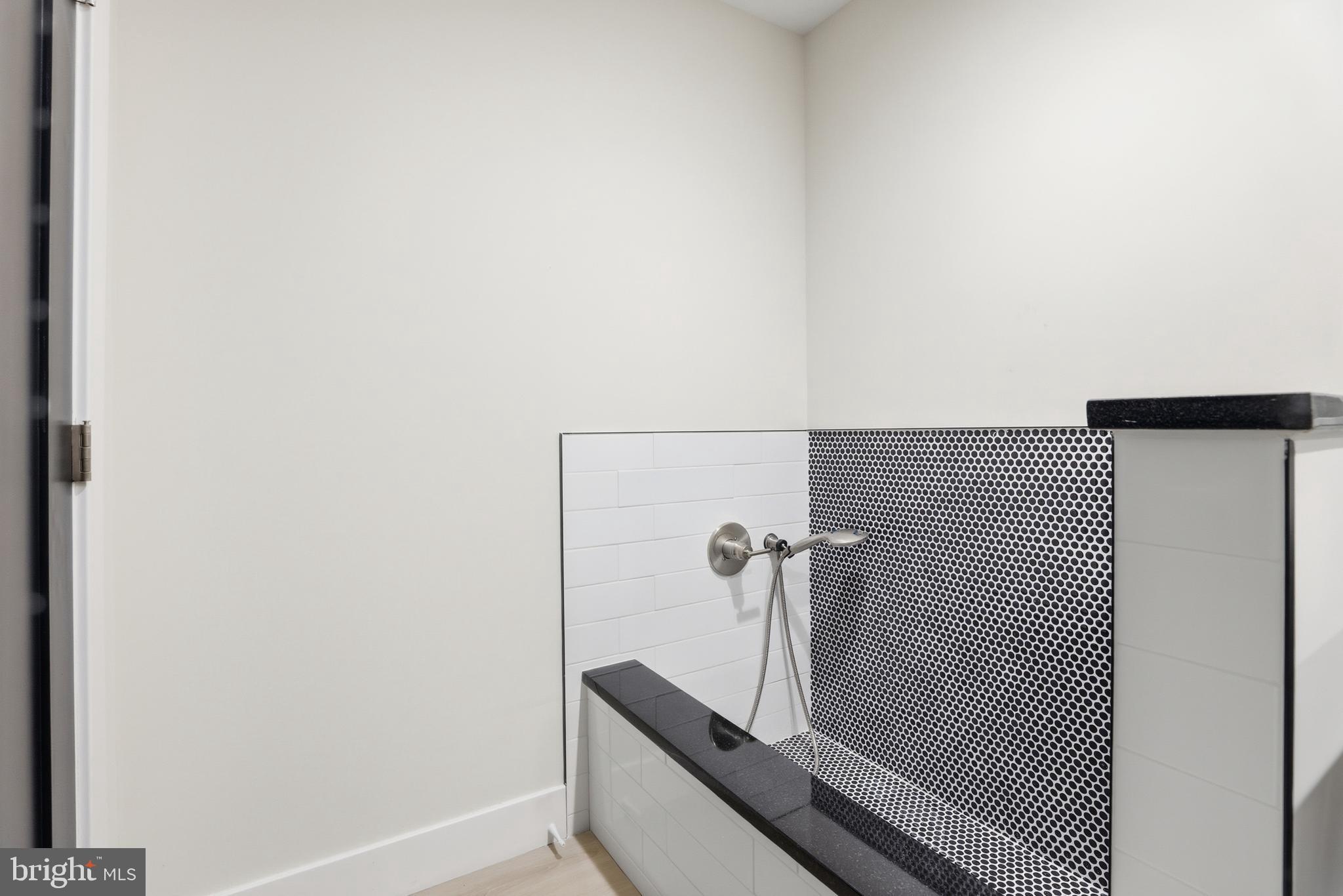 LYNCH POINT - Residential