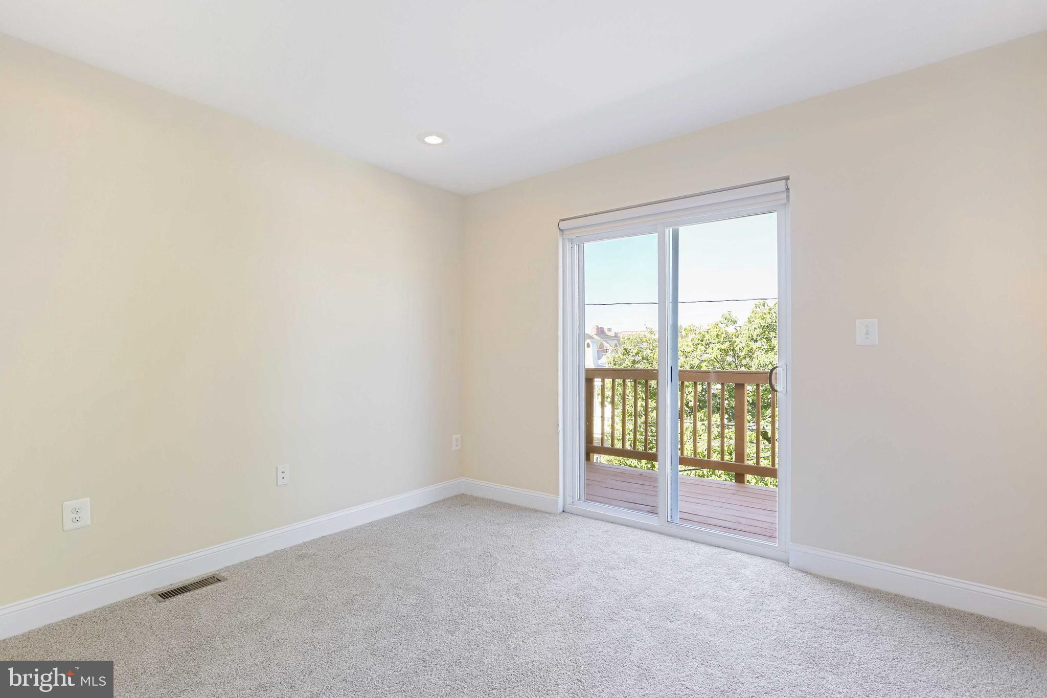 GREEKTOWN - Residential Lease