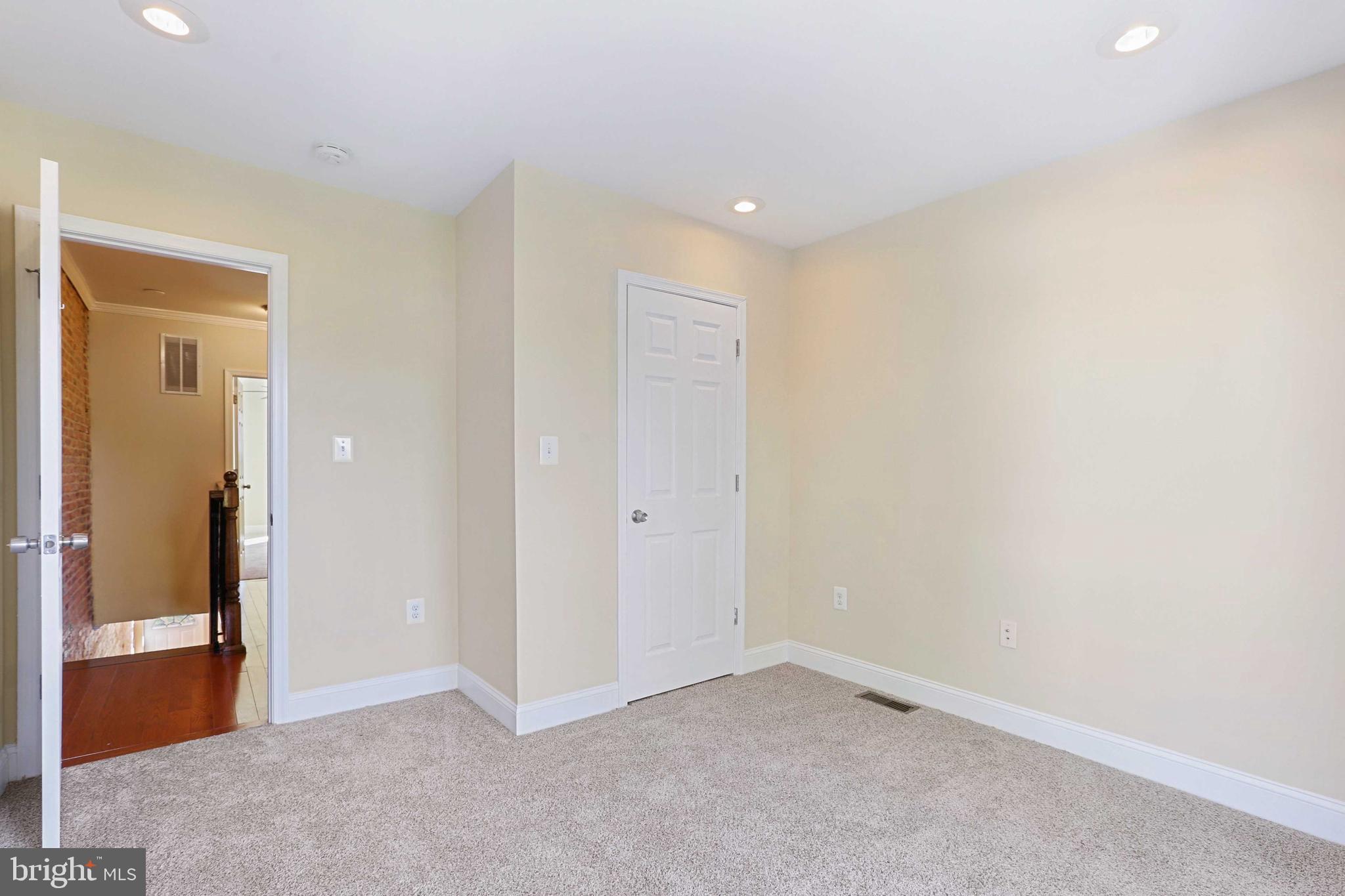 GREEKTOWN - Residential Lease