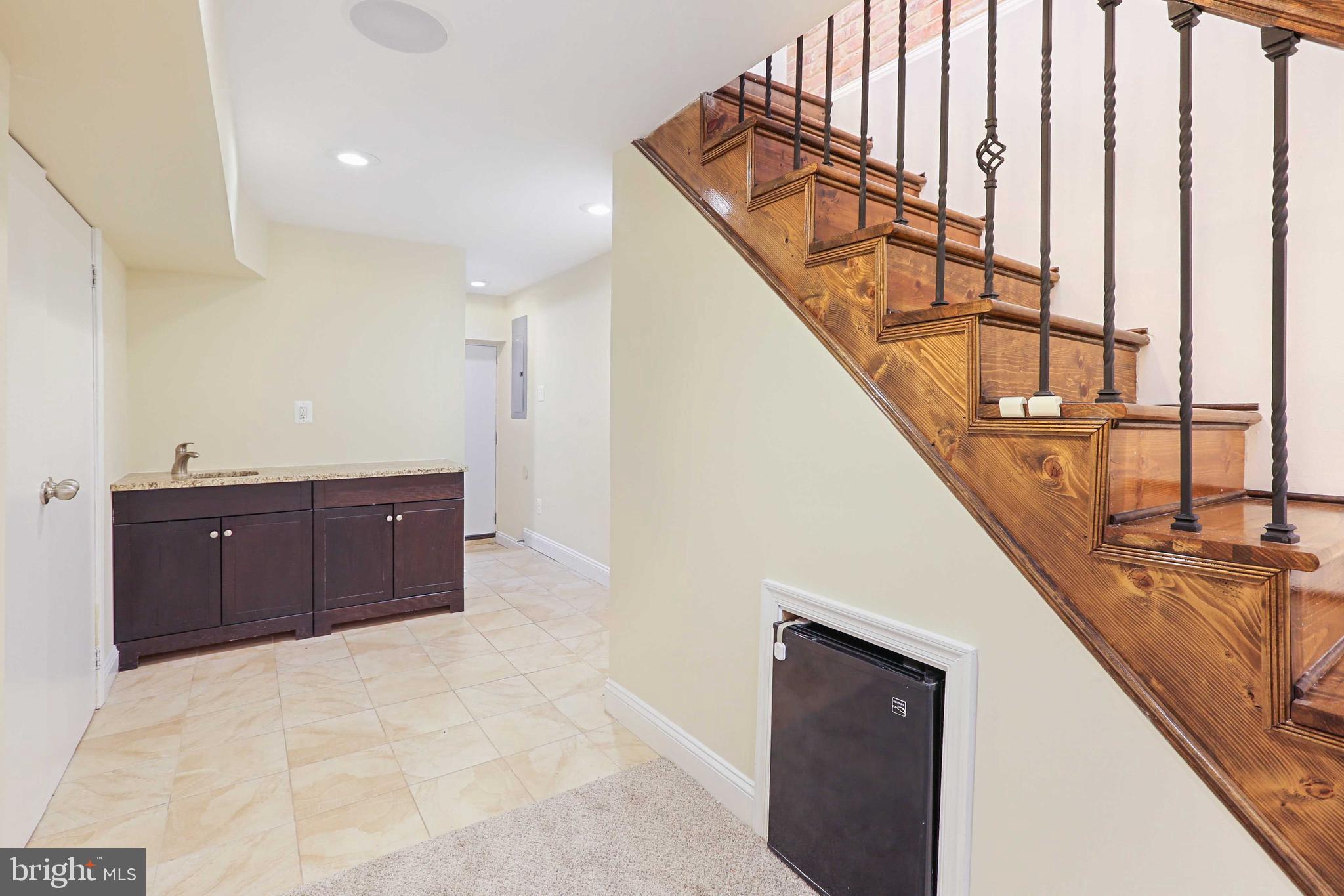 GREEKTOWN - Residential Lease