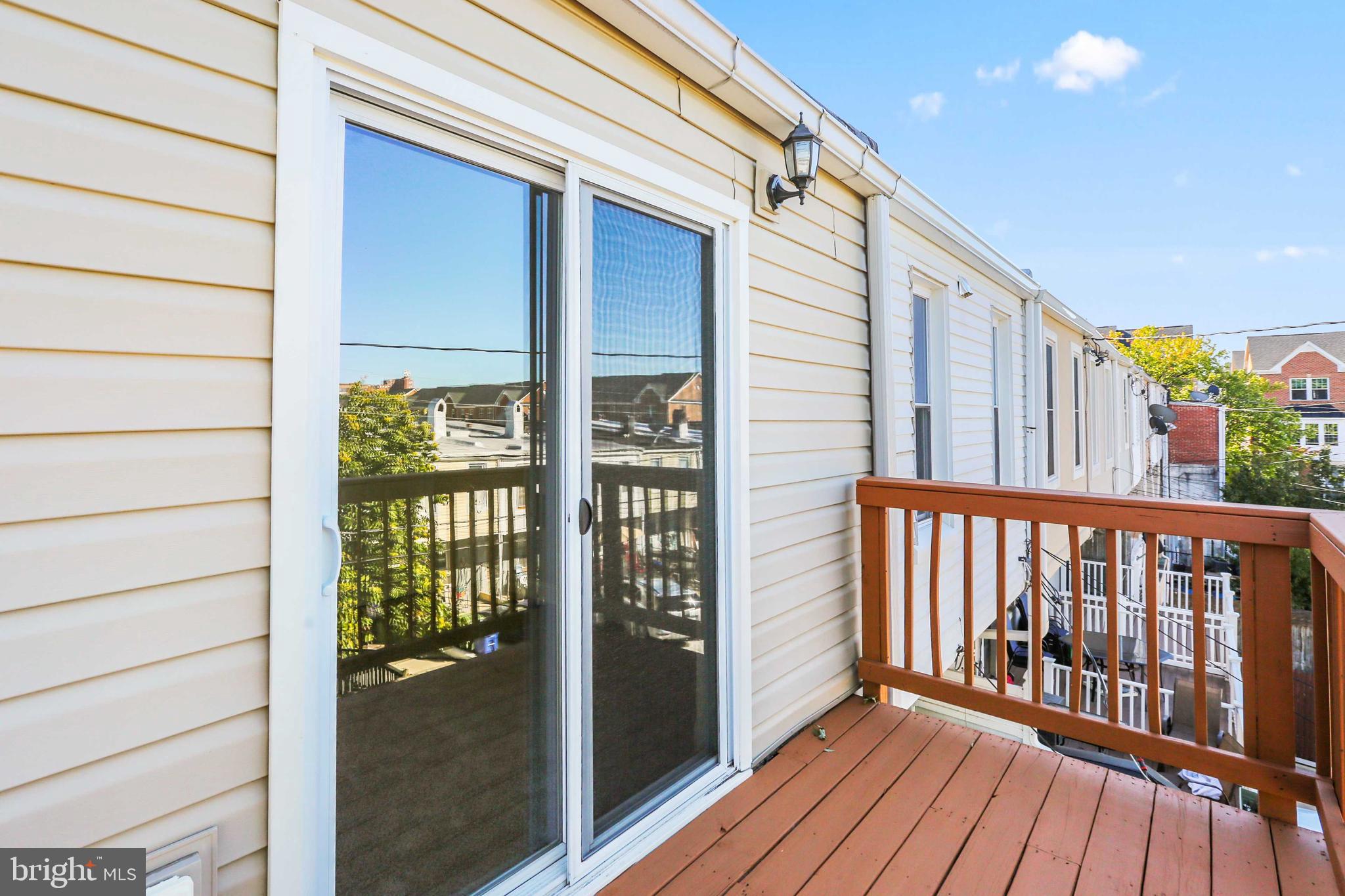 GREEKTOWN - Residential Lease