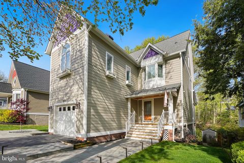 Photo of 2004 Swan Terrace, ALEXANDRIA, VA 22307 (MLS # VAFX2303928)