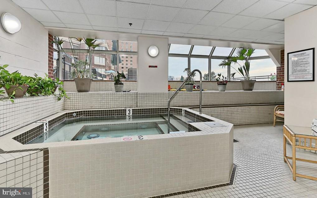 CARLYLE TOWERS - Residential Lease