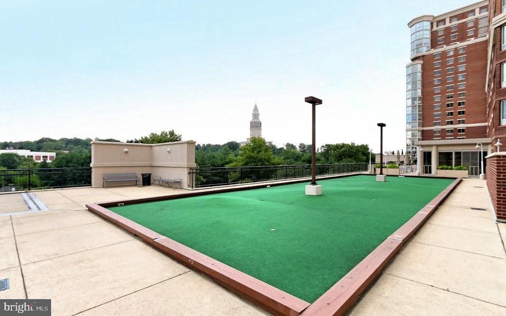 CARLYLE TOWERS - Residential Lease