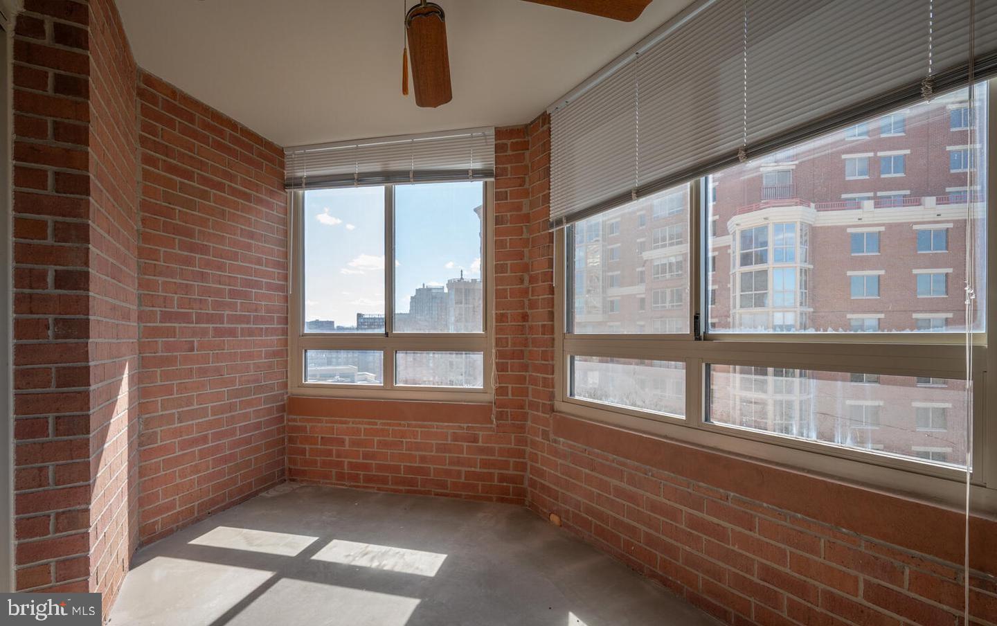 CARLYLE TOWERS - Residential Lease