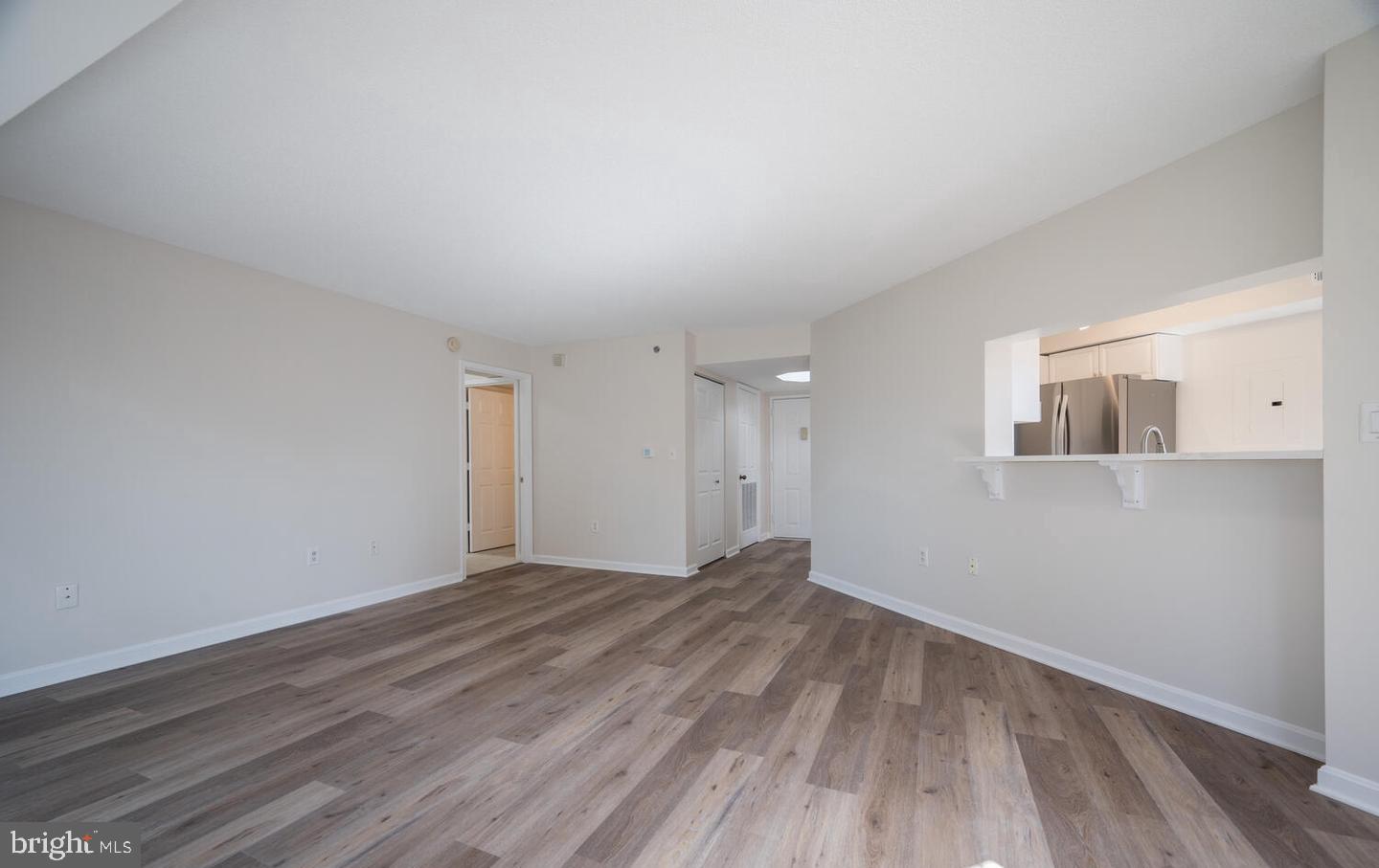 CARLYLE TOWERS - Residential Lease