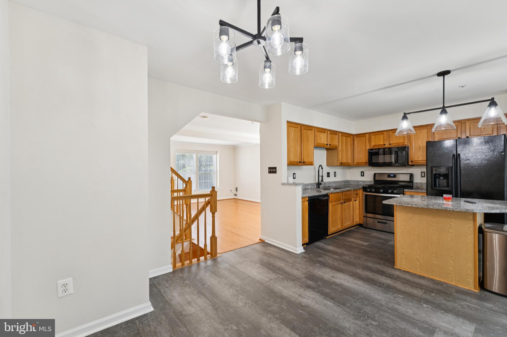 LAKEWOOD ESTATES - Residential Lease