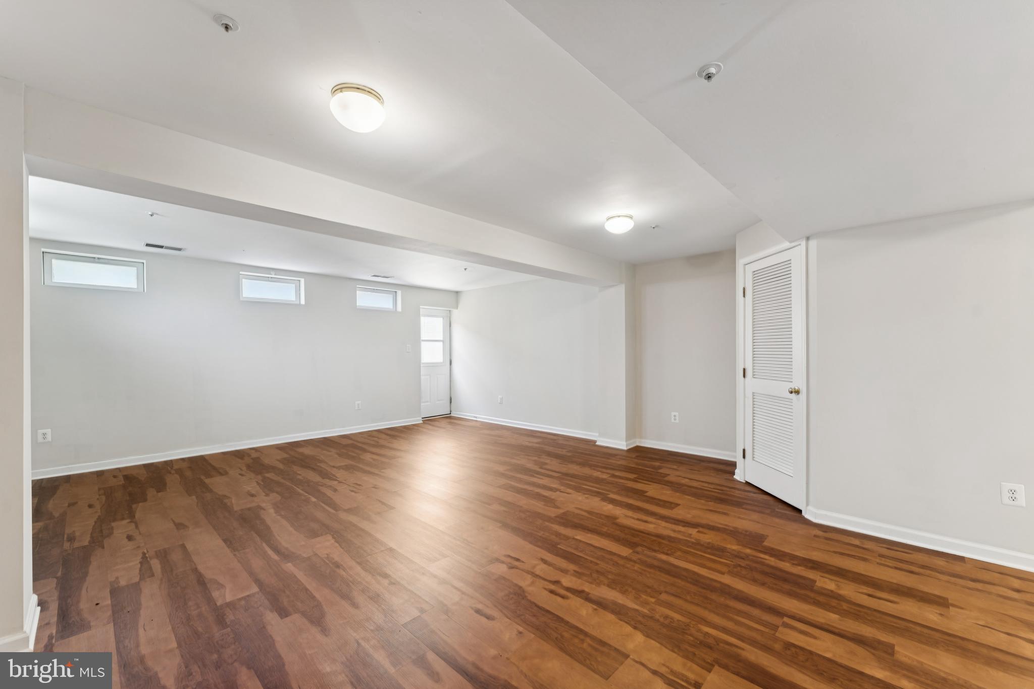 LAKEWOOD ESTATES - Residential Lease