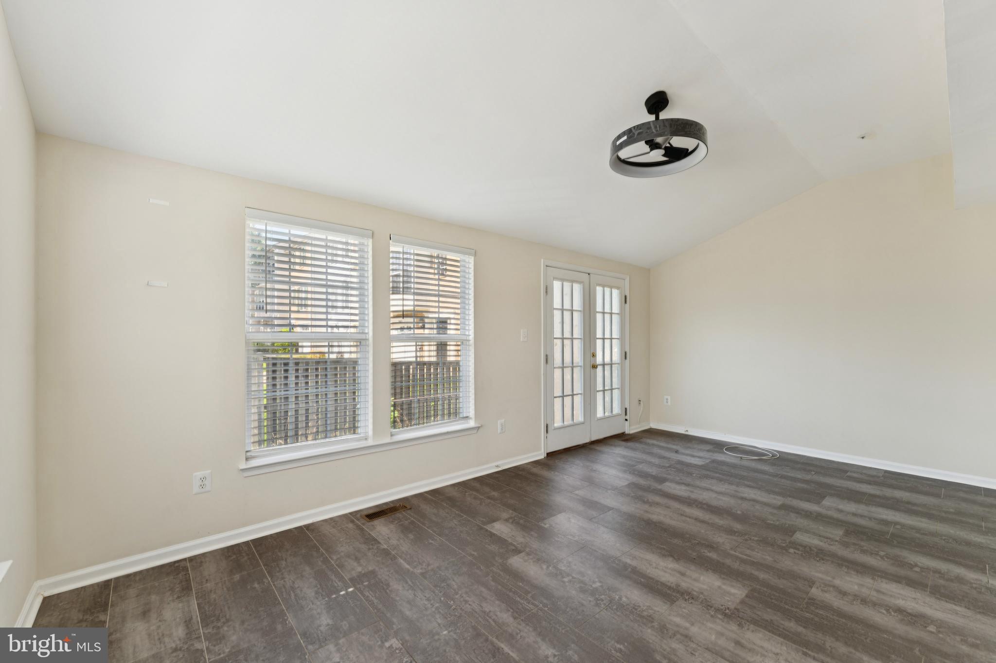 LAKEWOOD ESTATES - Residential Lease