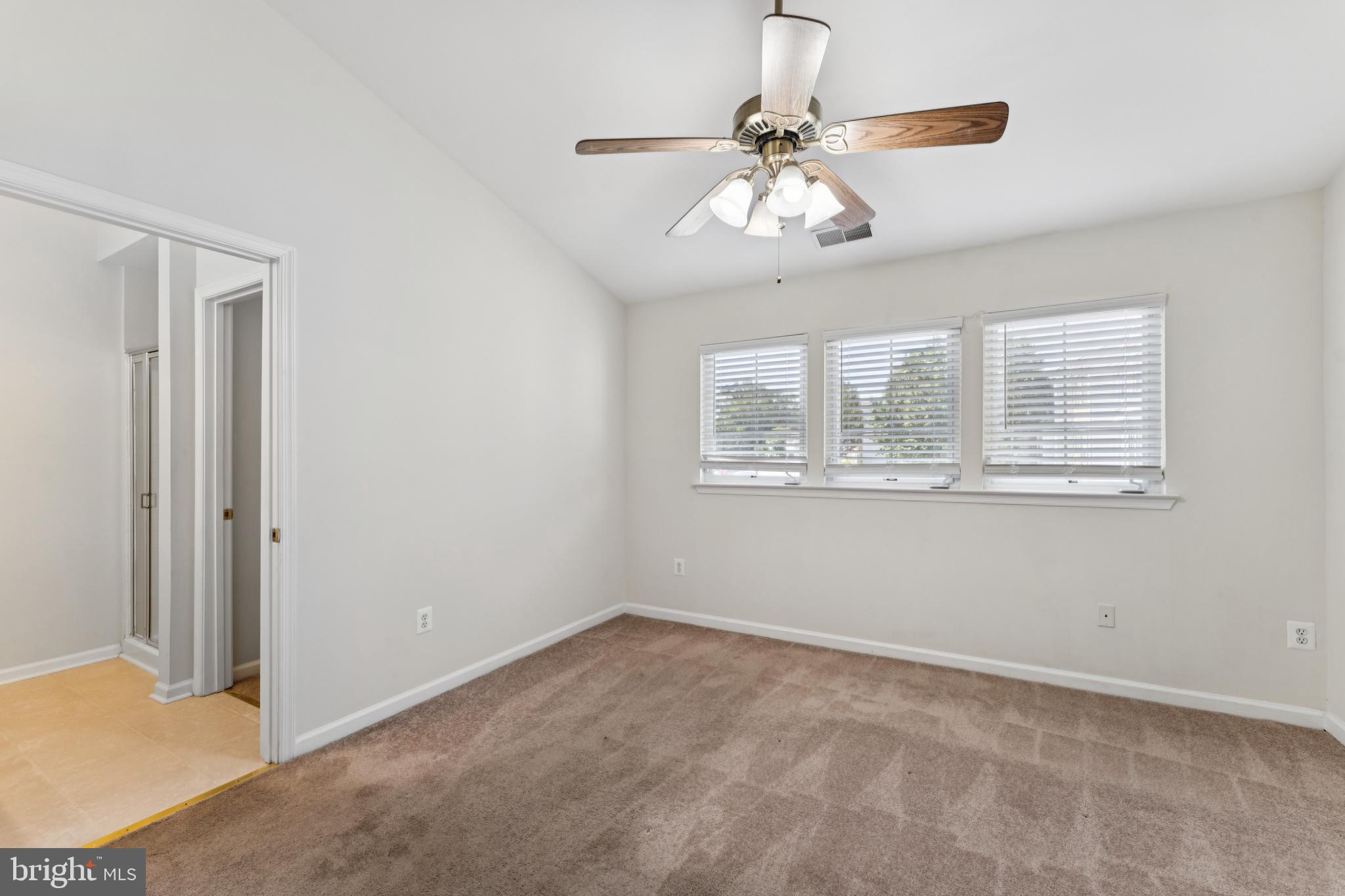 LAKEWOOD ESTATES - Residential Lease