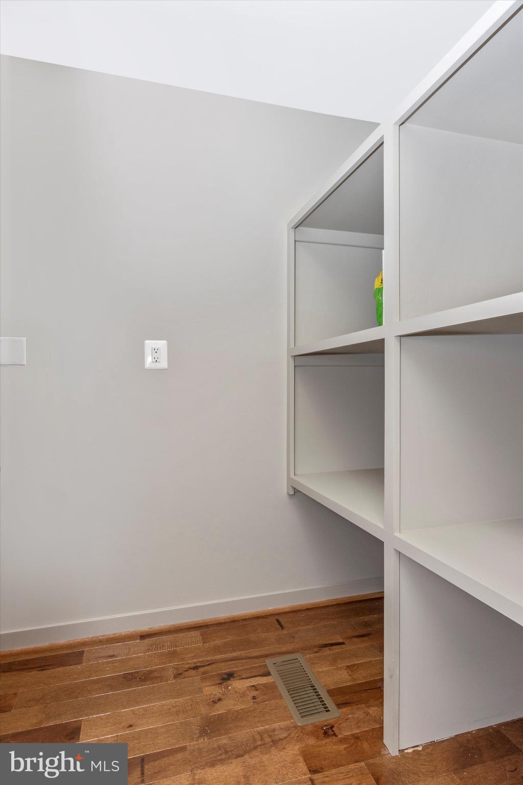 NORBECK ESTATES - Residential