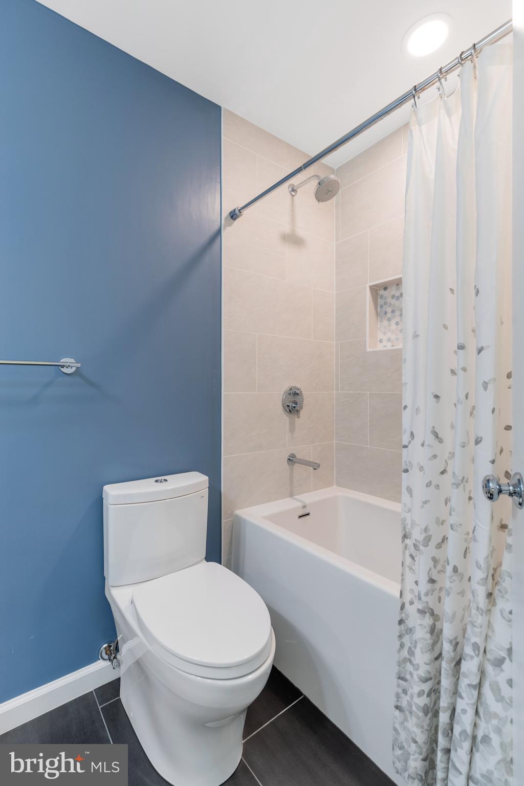 ROLLING VALLEY - Residential