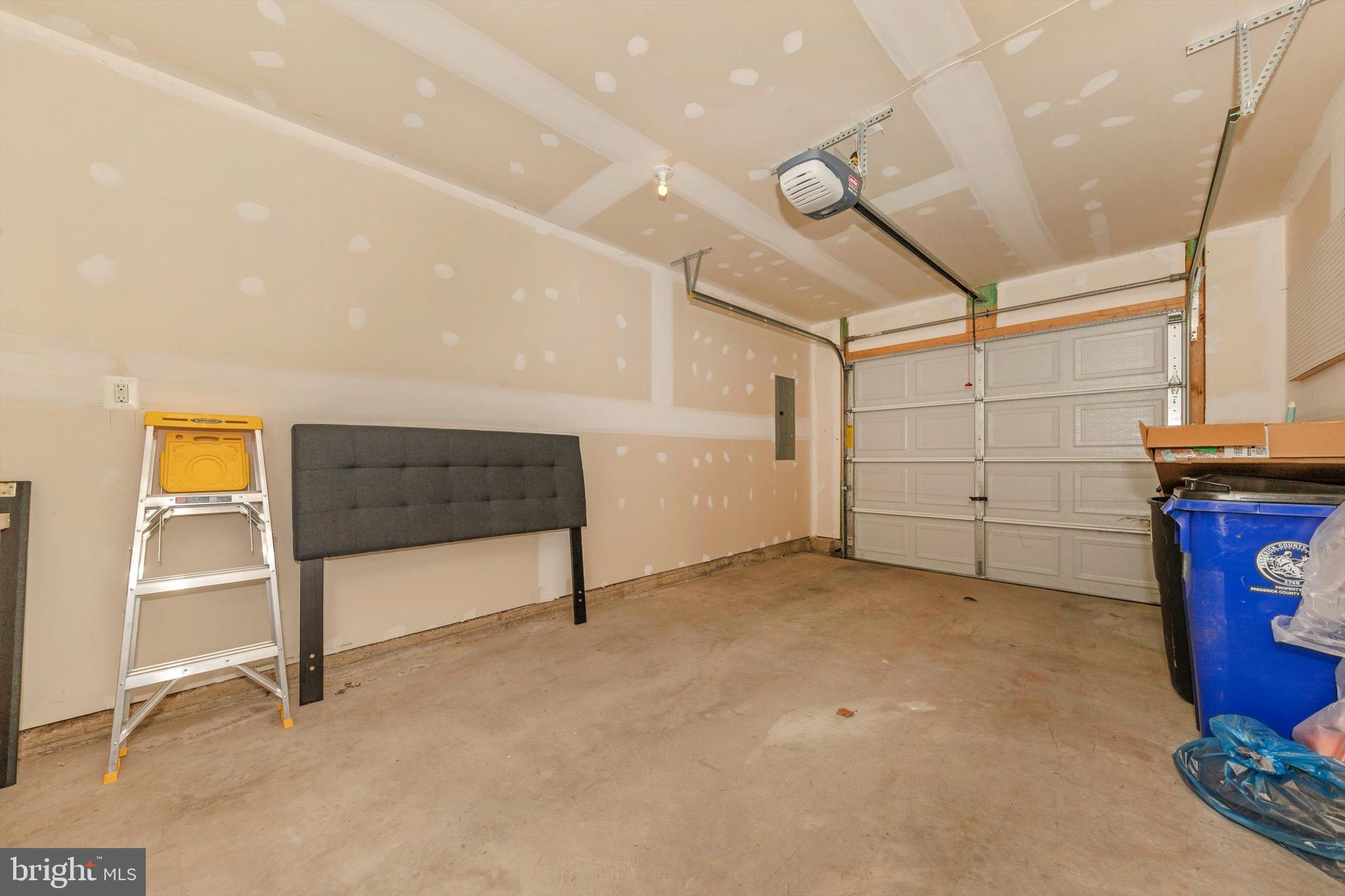 SPRING RIDGE - Residential