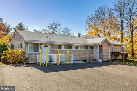 Photo of 3 Stanworth Rd, KENDALL PARK, NJ 08824 (MLS # NJMX2011552)