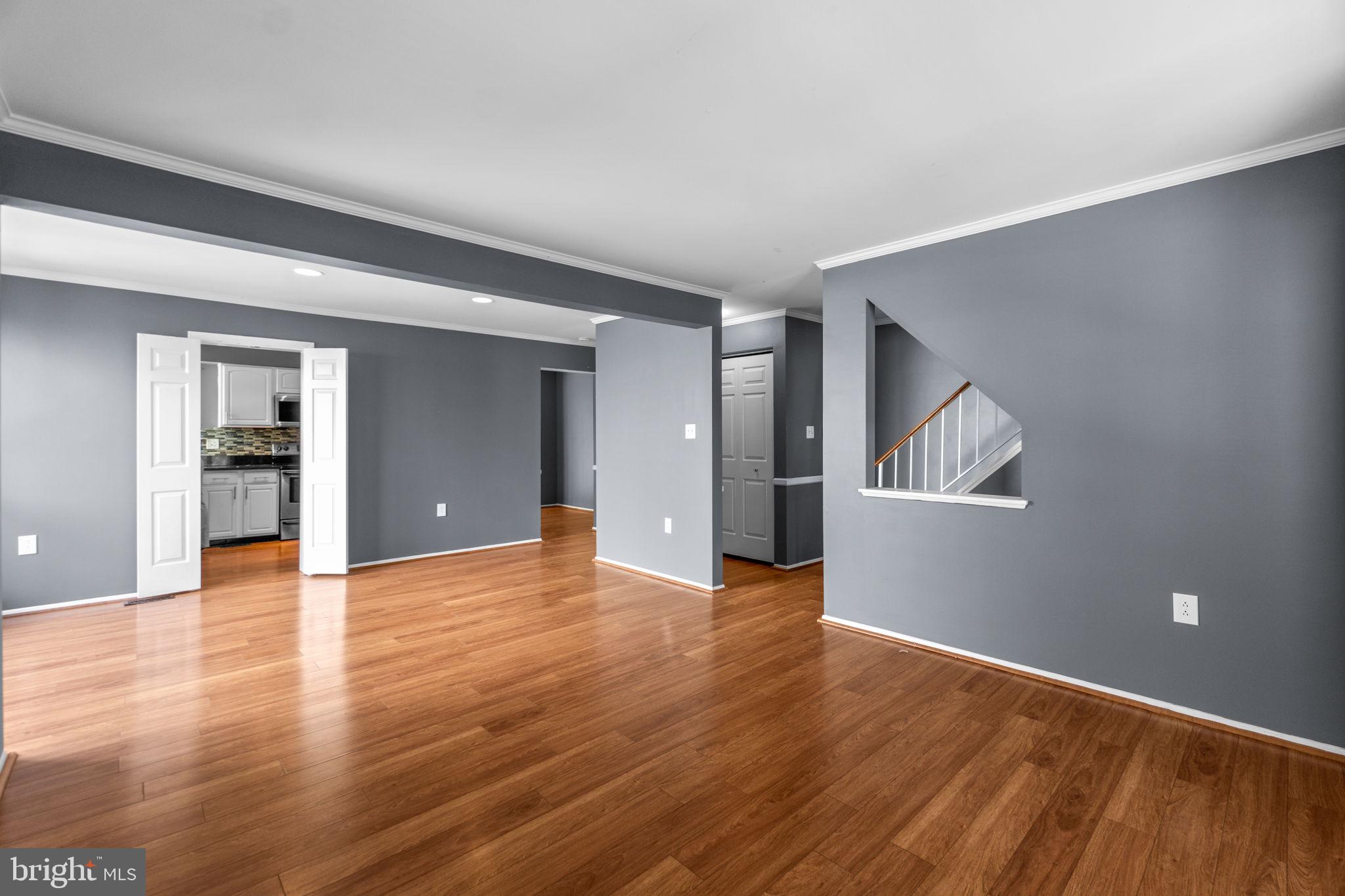 8106 WOODED GLEN COURT