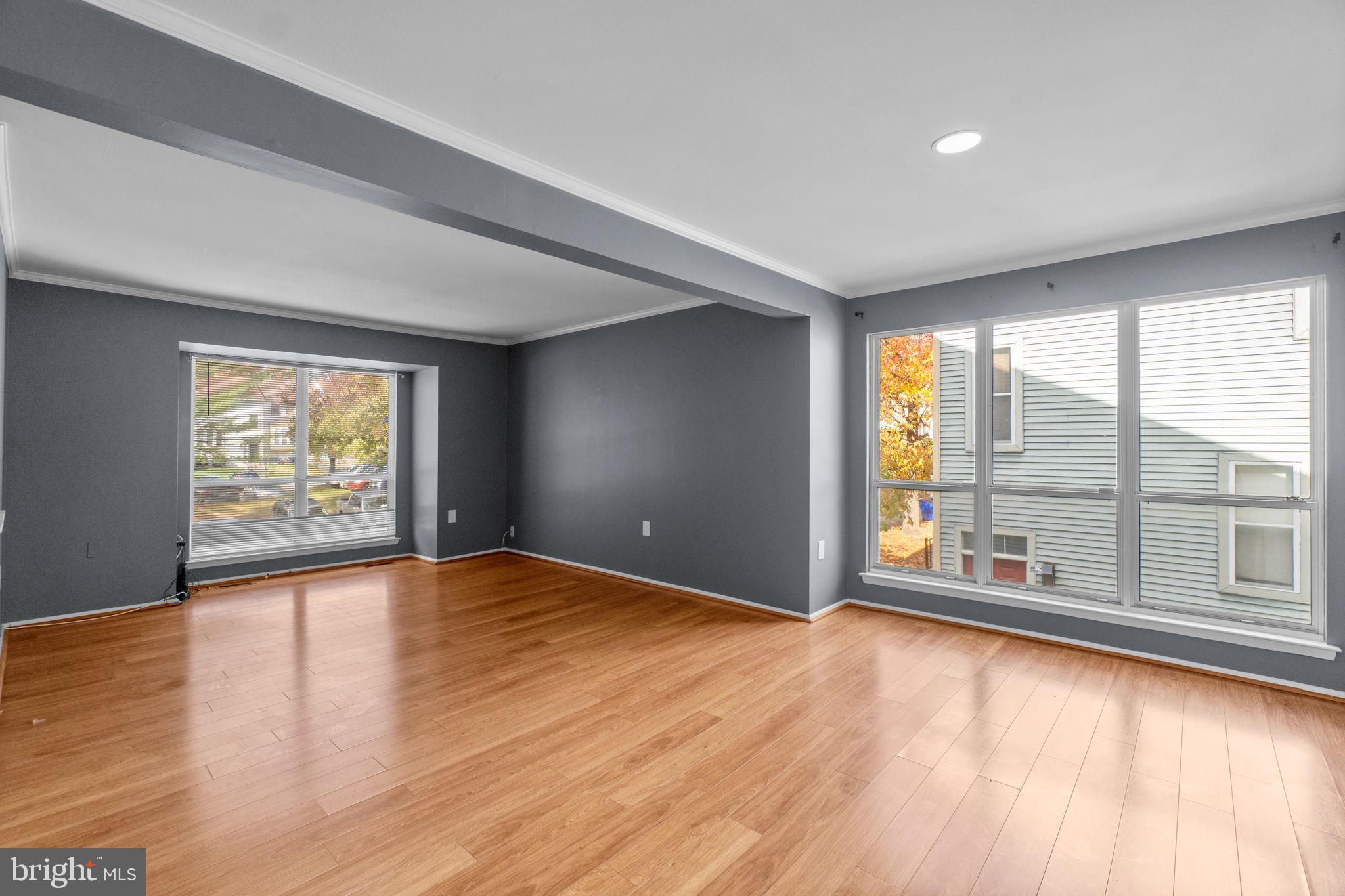 8106 WOODED GLEN COURT