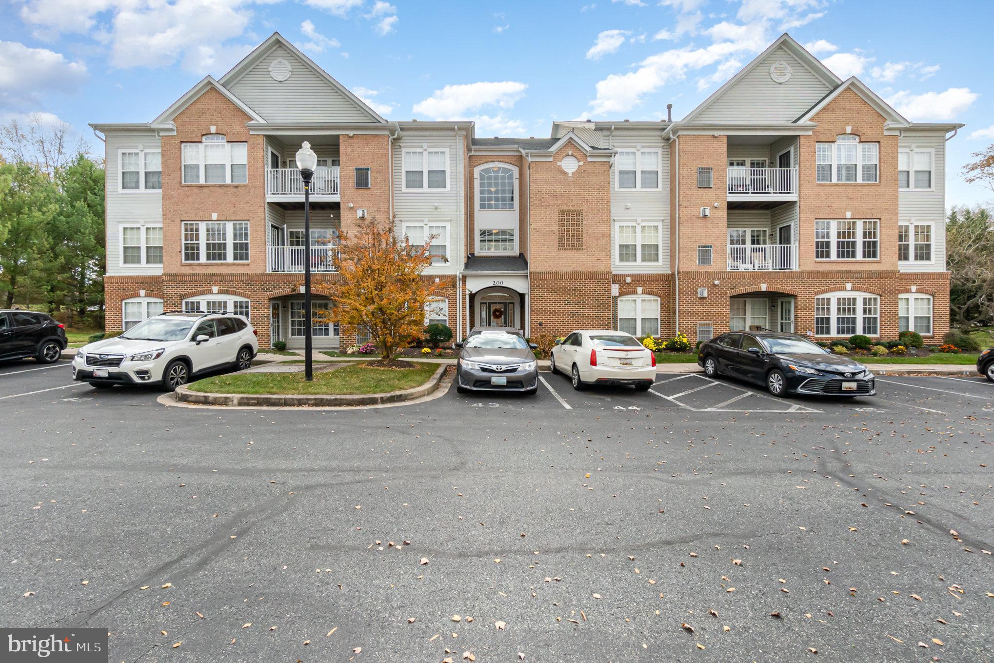 KINGS CROSSING - Residential