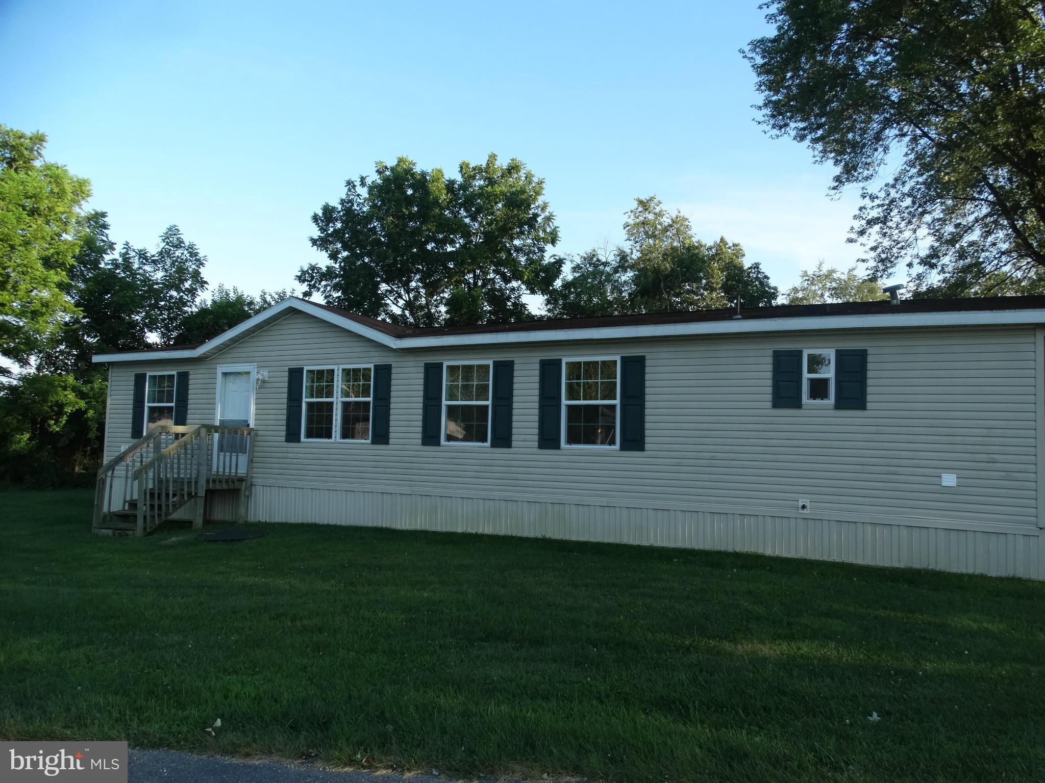 Beautiful 3 bed/2 bath home located in Bingaman's Community. Built in China cabinets in kitchen, tons of cabinet space, w/pantry and a center island. Large attached master bath with soaker tub and separate shower. A bonus sun room off of the kitchen that opens to a large covered front porch. All applicants need to be community approved for residency. Home must remain in community. Home sold as is.