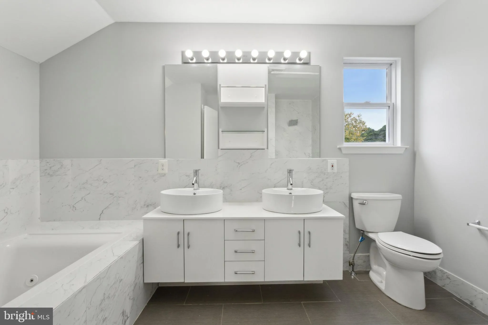 Sicklerville, New Jersey 08081, United States, 3 Bedrooms Bedrooms, ,3 BathroomsBathrooms,Residential,Pending,80231