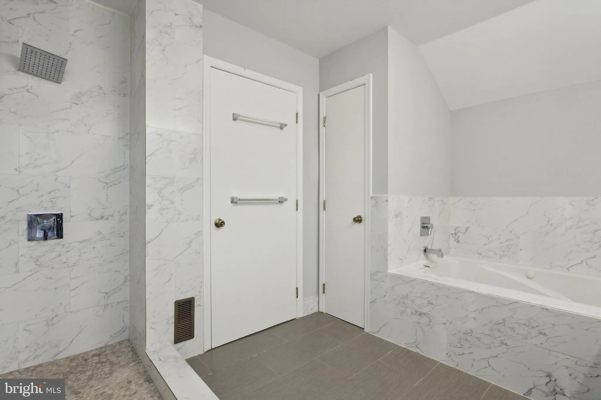 Sicklerville, New Jersey 08081, United States, 3 Bedrooms Bedrooms, ,3 BathroomsBathrooms,Residential,Pending,80231