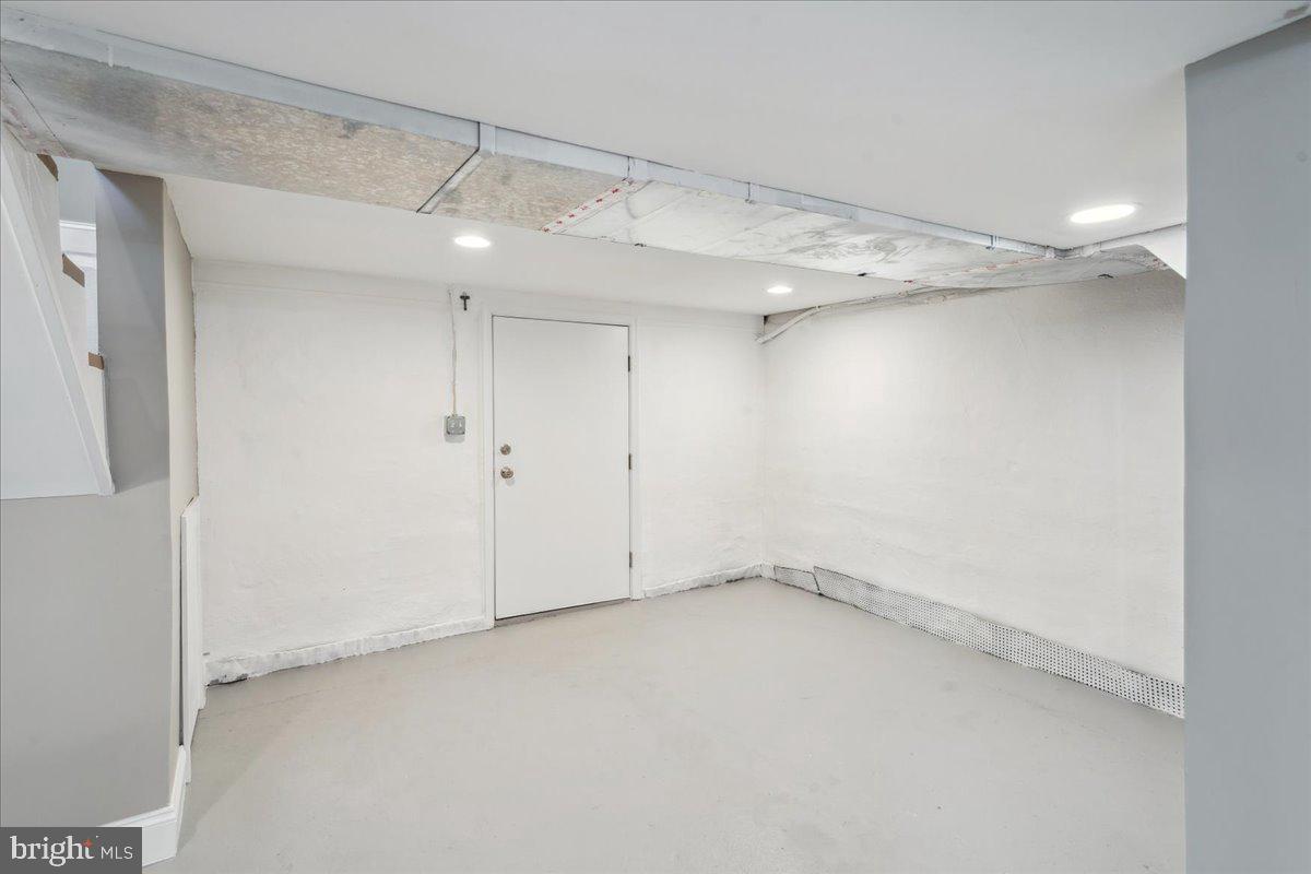 OVERLEA - Residential Lease