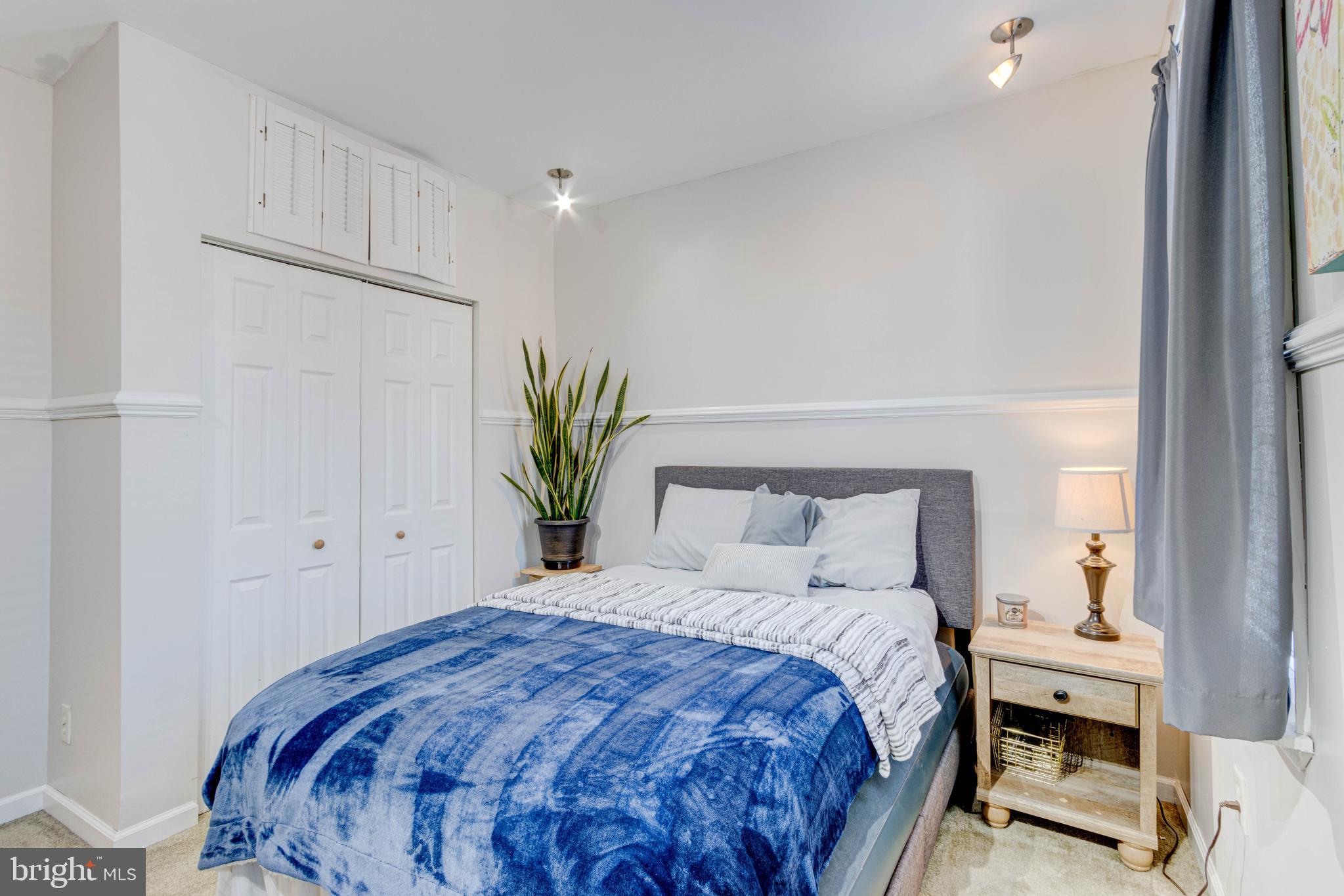 LOCUST POINT - Residential