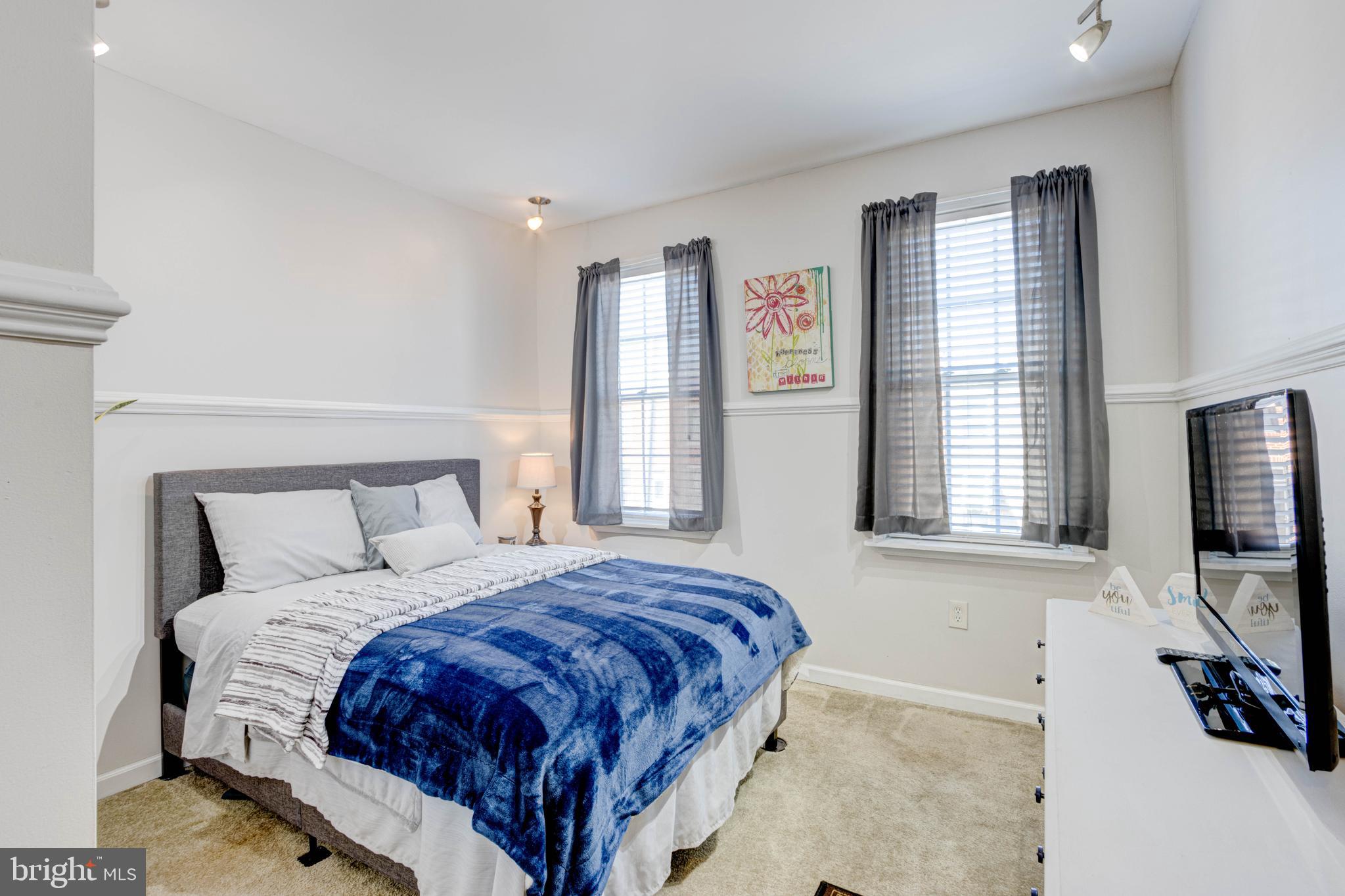 LOCUST POINT - Residential