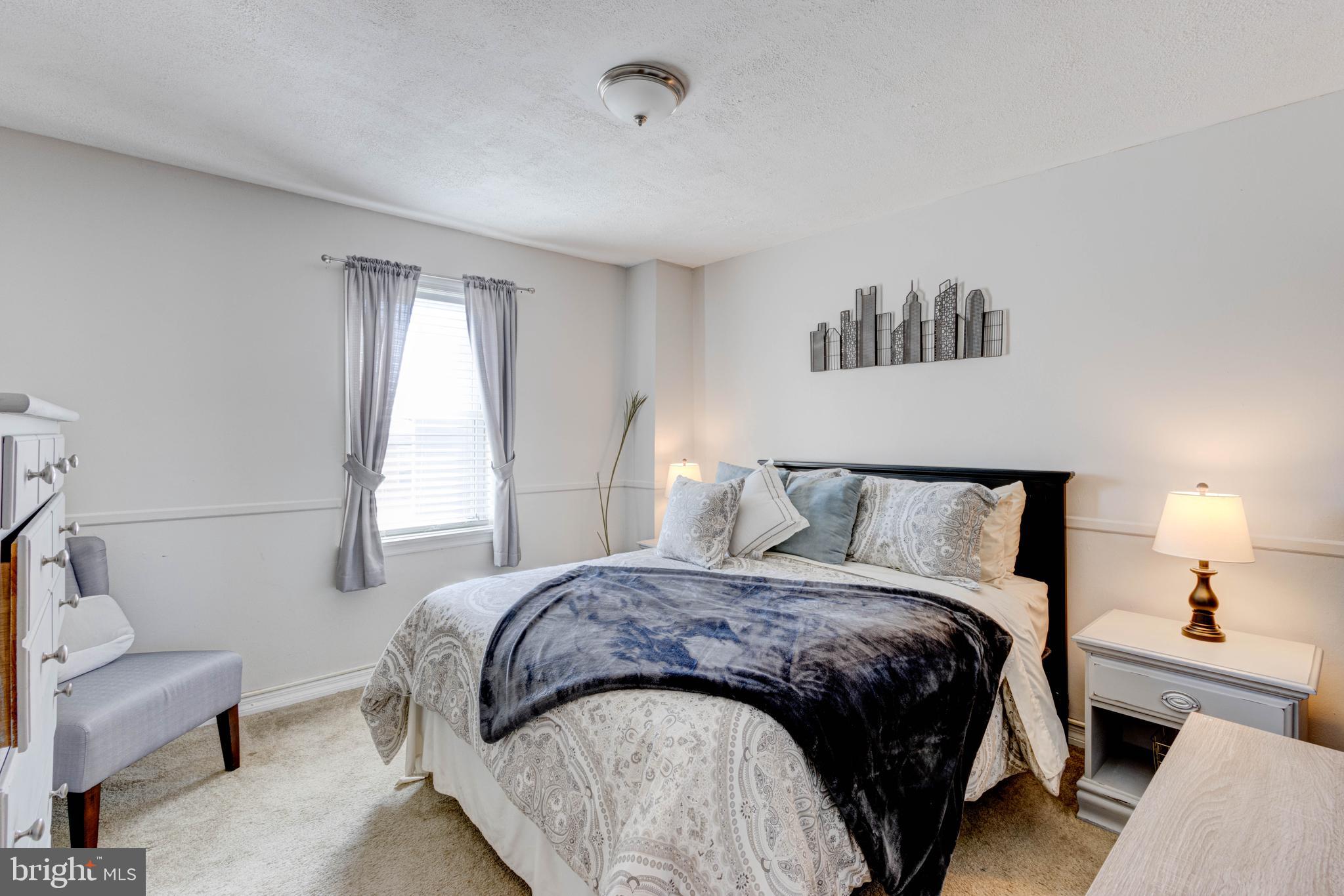 LOCUST POINT - Residential