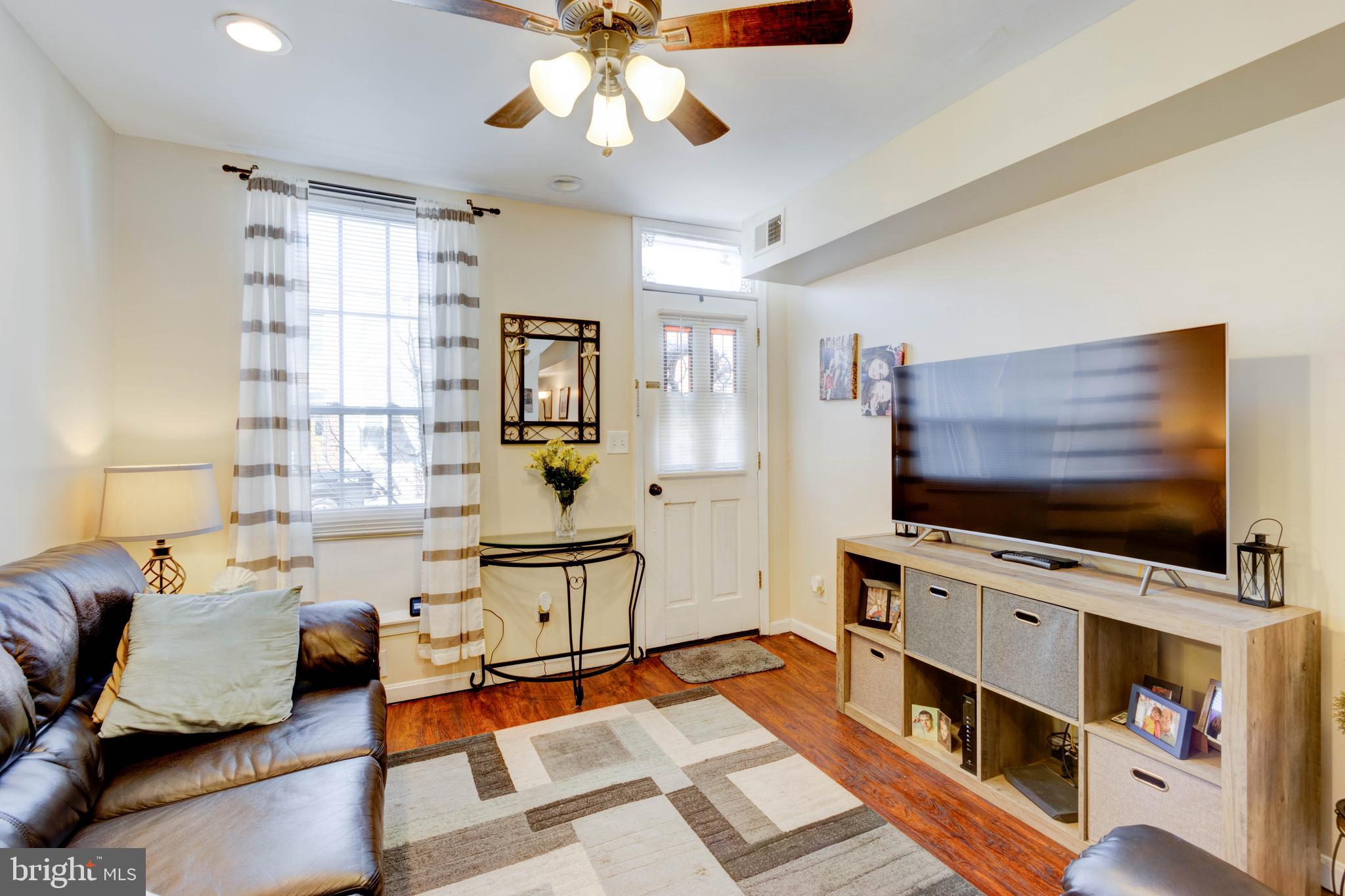 LOCUST POINT - Residential