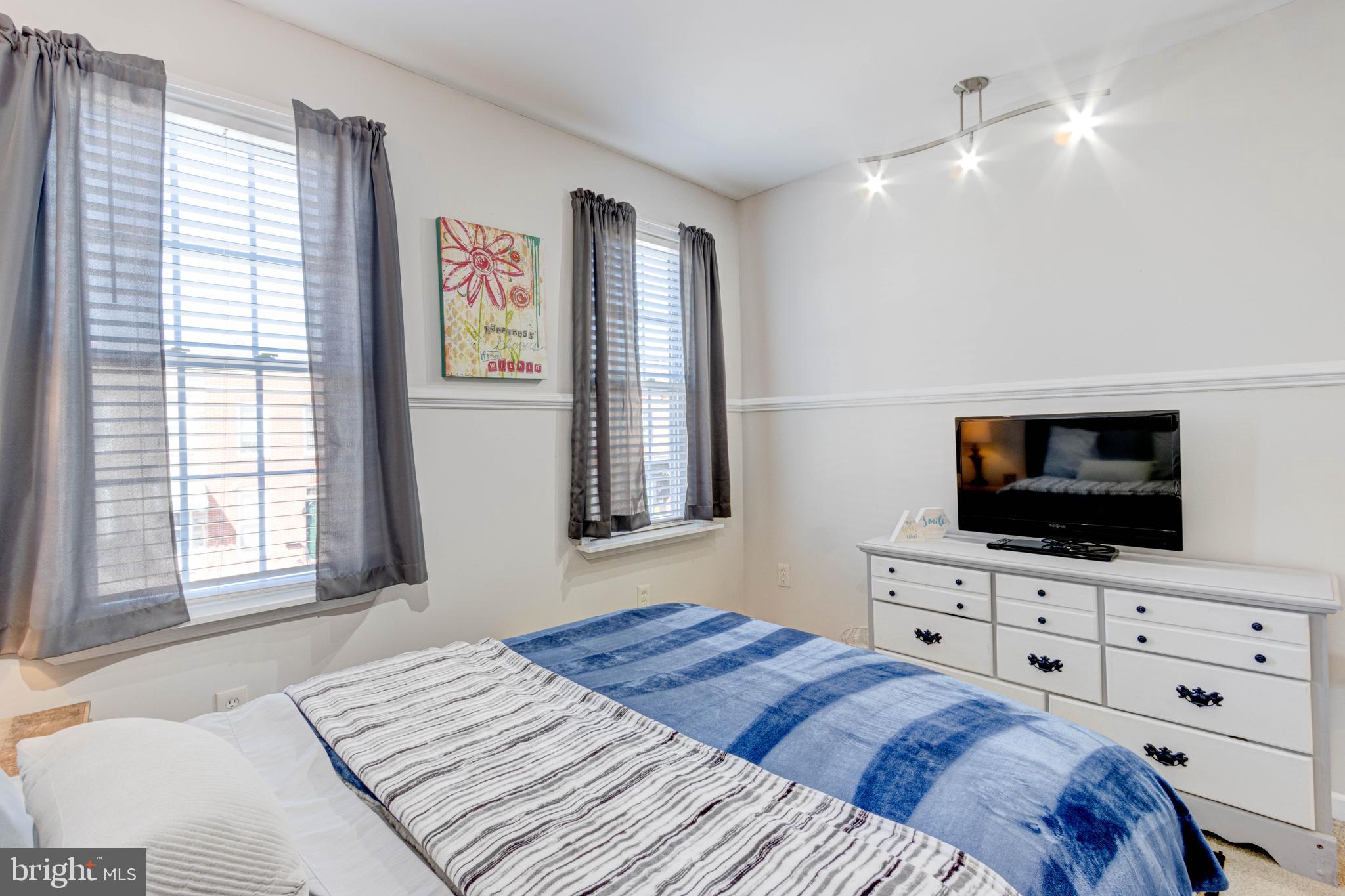 LOCUST POINT - Residential