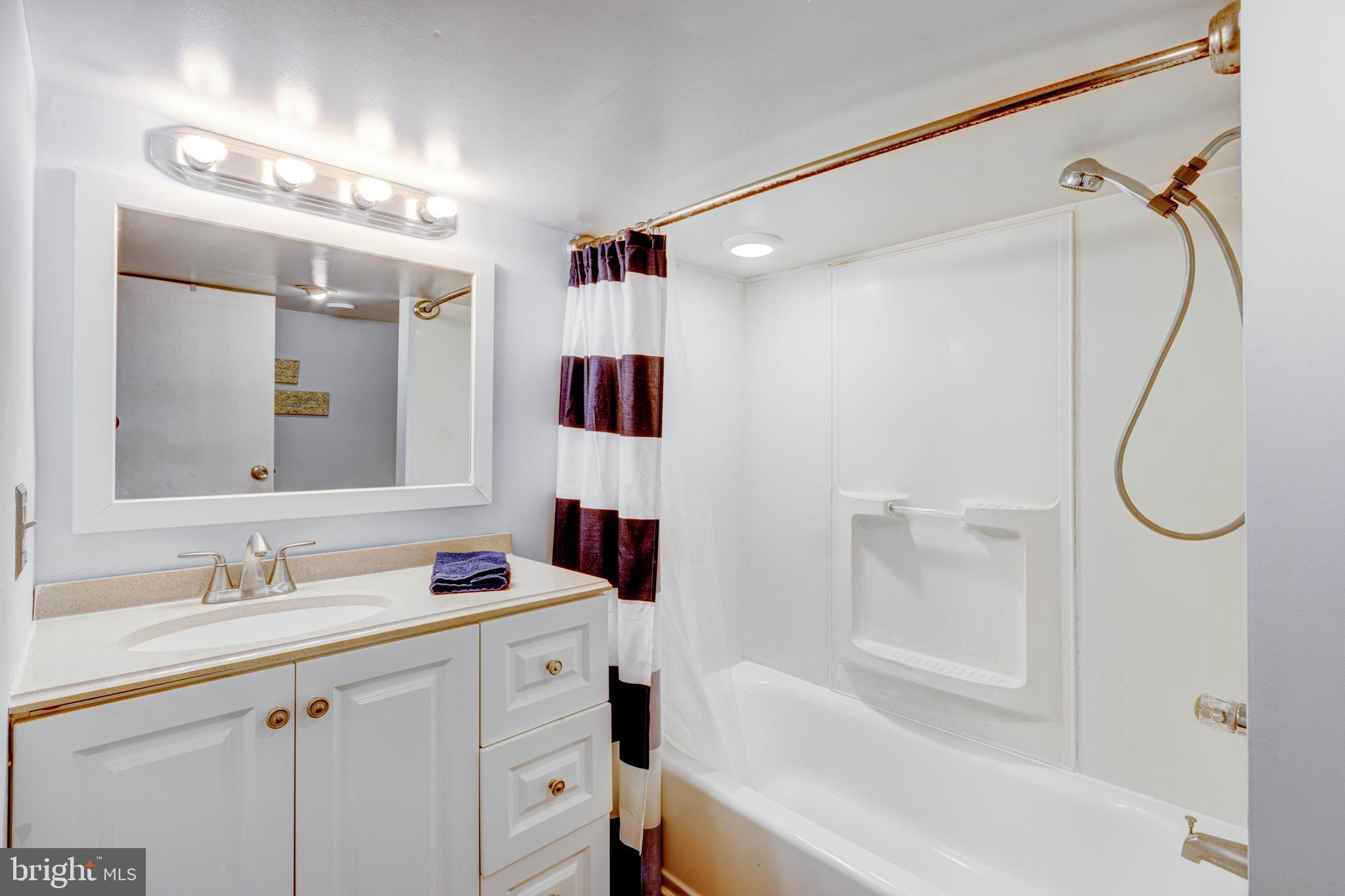 LOCUST POINT - Residential