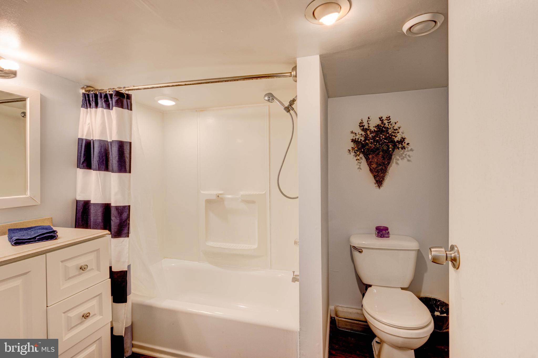 LOCUST POINT - Residential