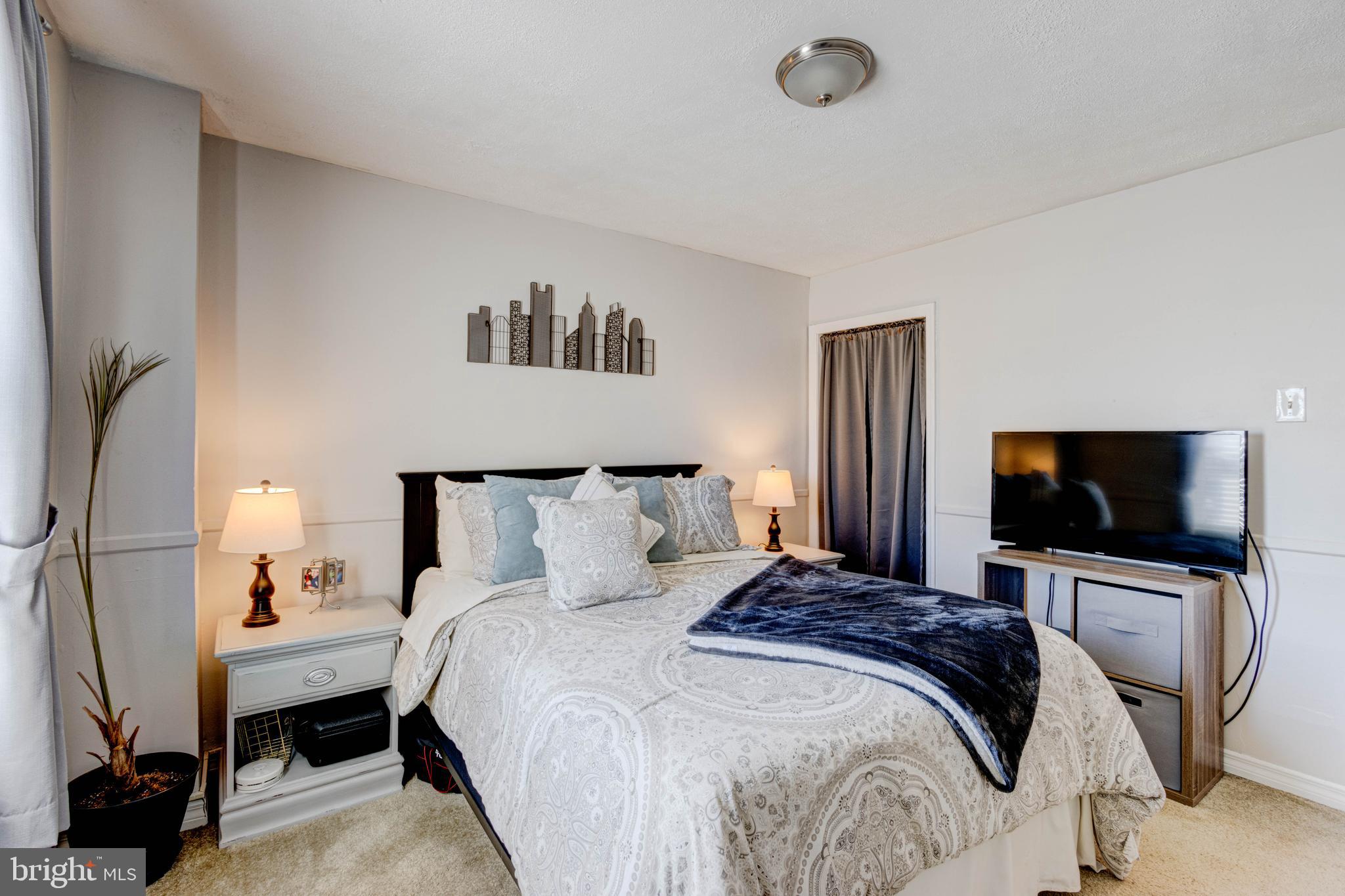 LOCUST POINT - Residential