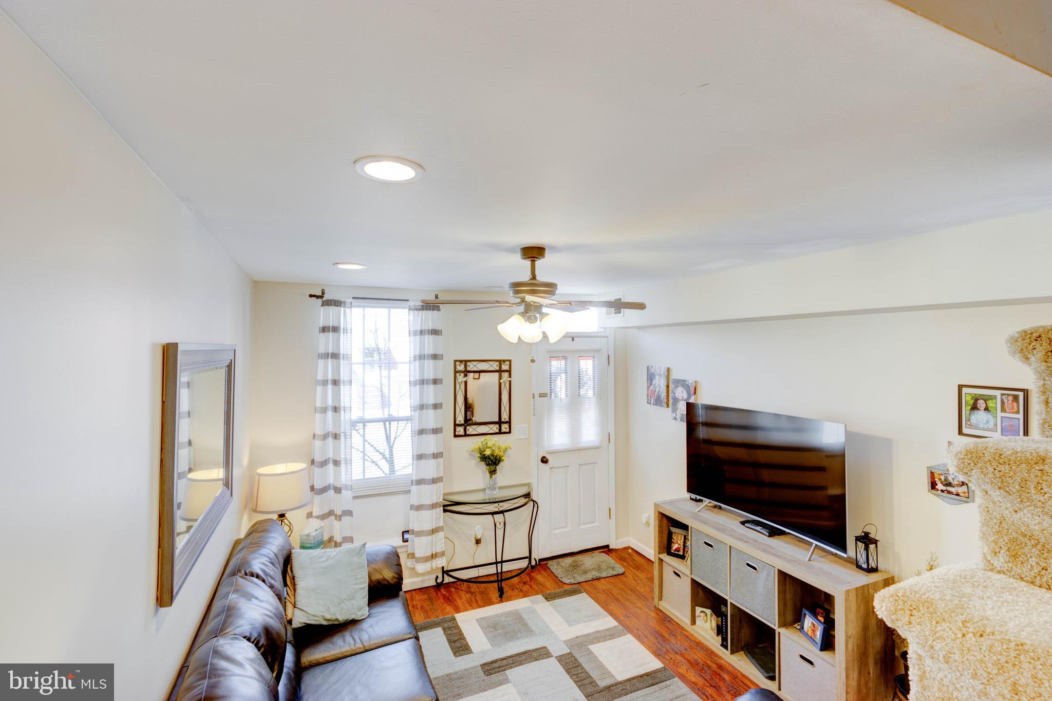 LOCUST POINT - Residential